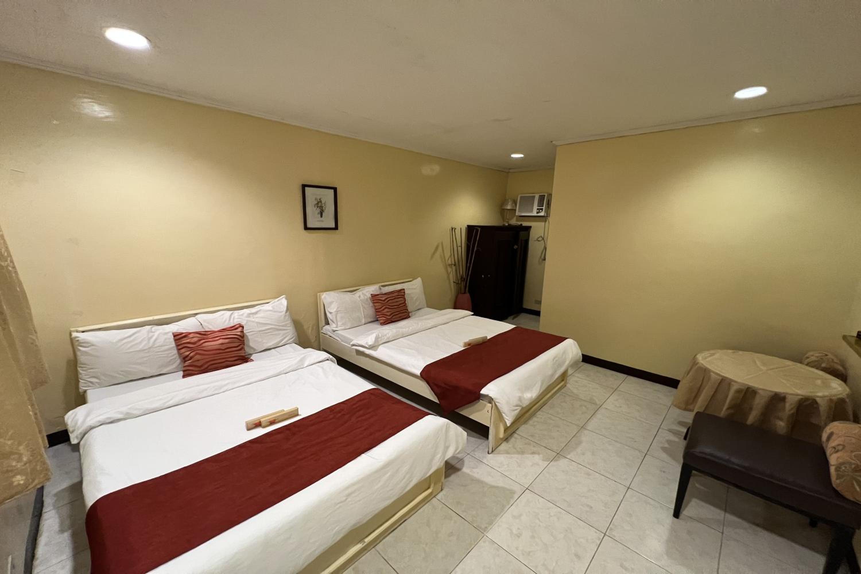 Deluxe Room - Photo 13