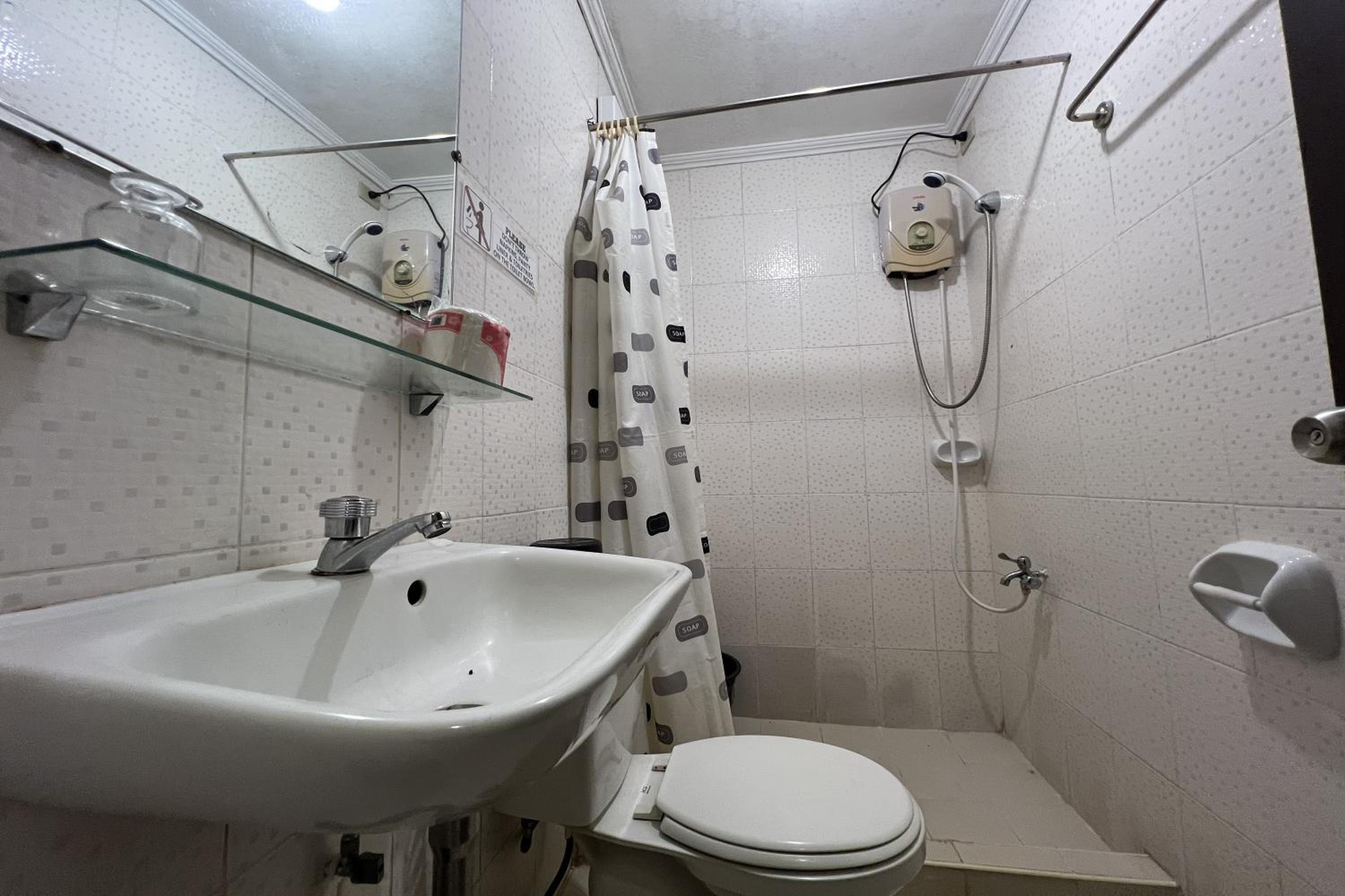 Deluxe Room - Photo 9