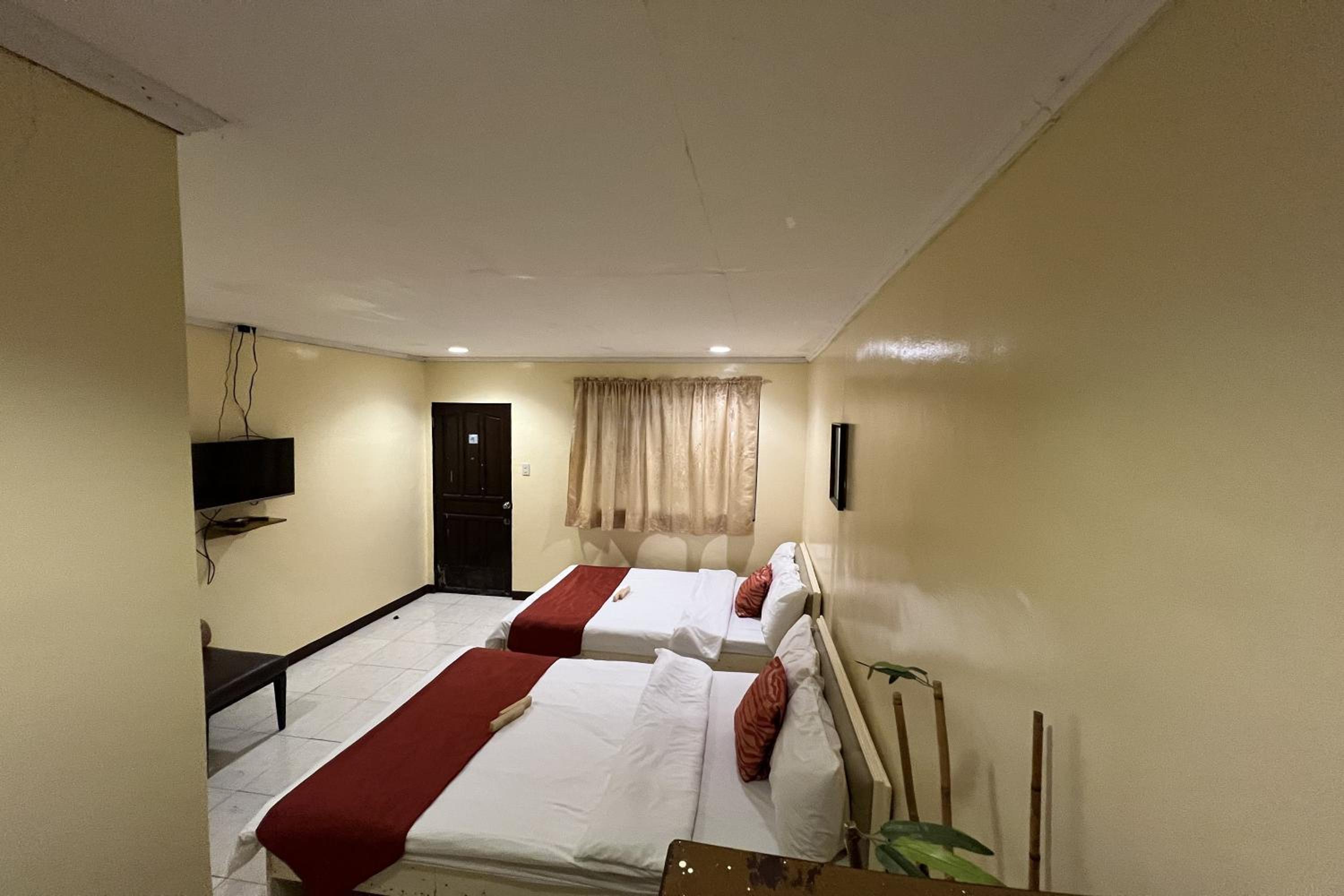 Deluxe Room - Photo 6