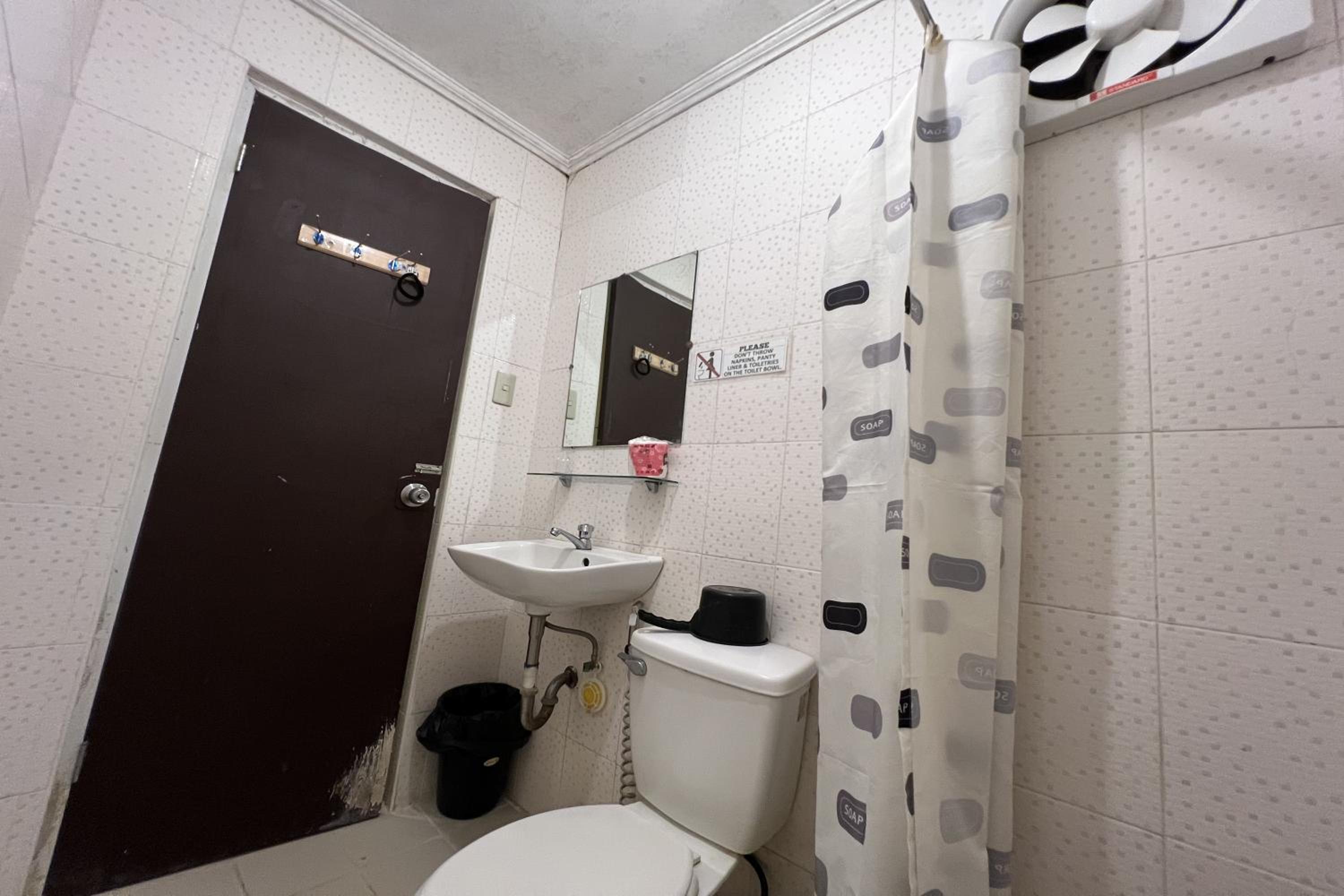 Deluxe Room - Photo 8