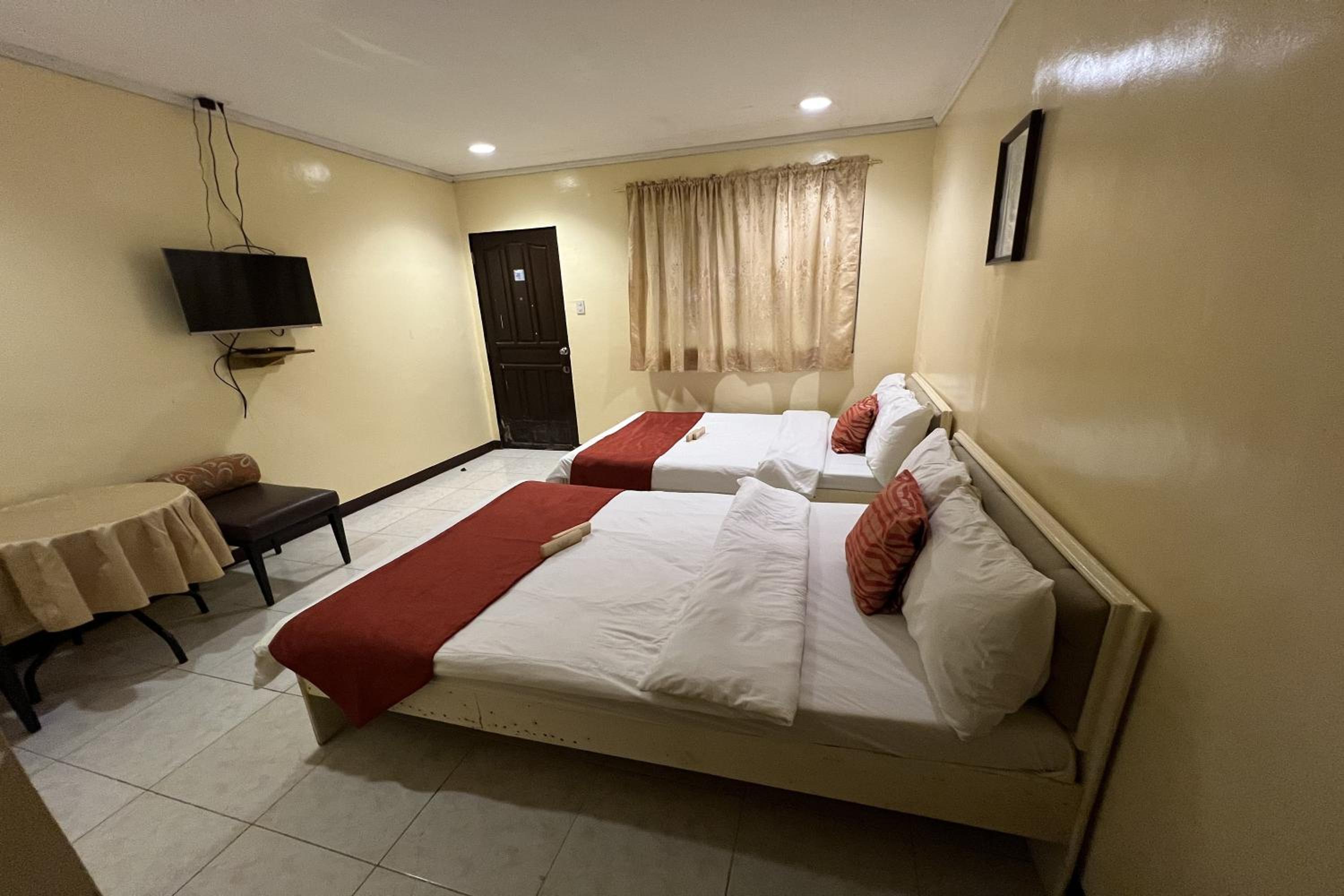 Deluxe Room - Photo 10