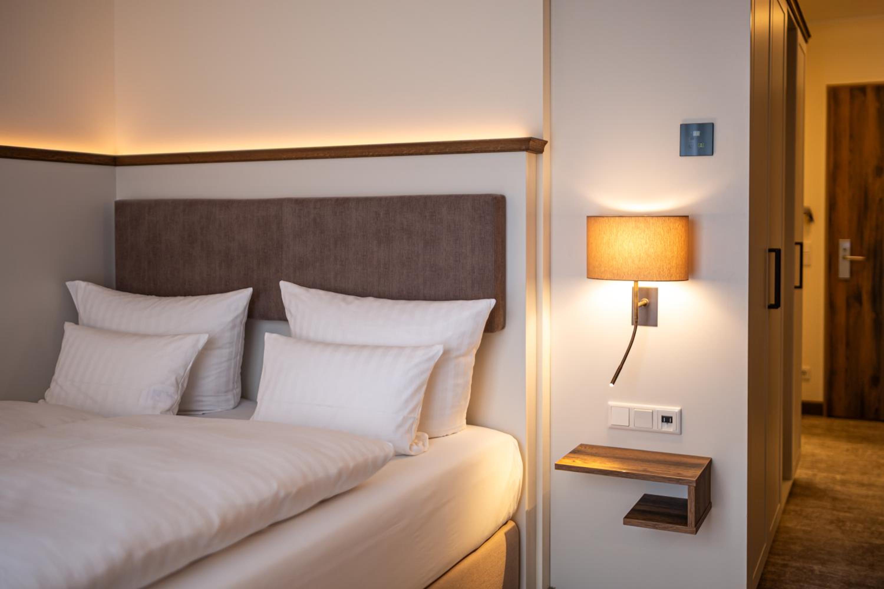 Budget Double Room - Photo 6