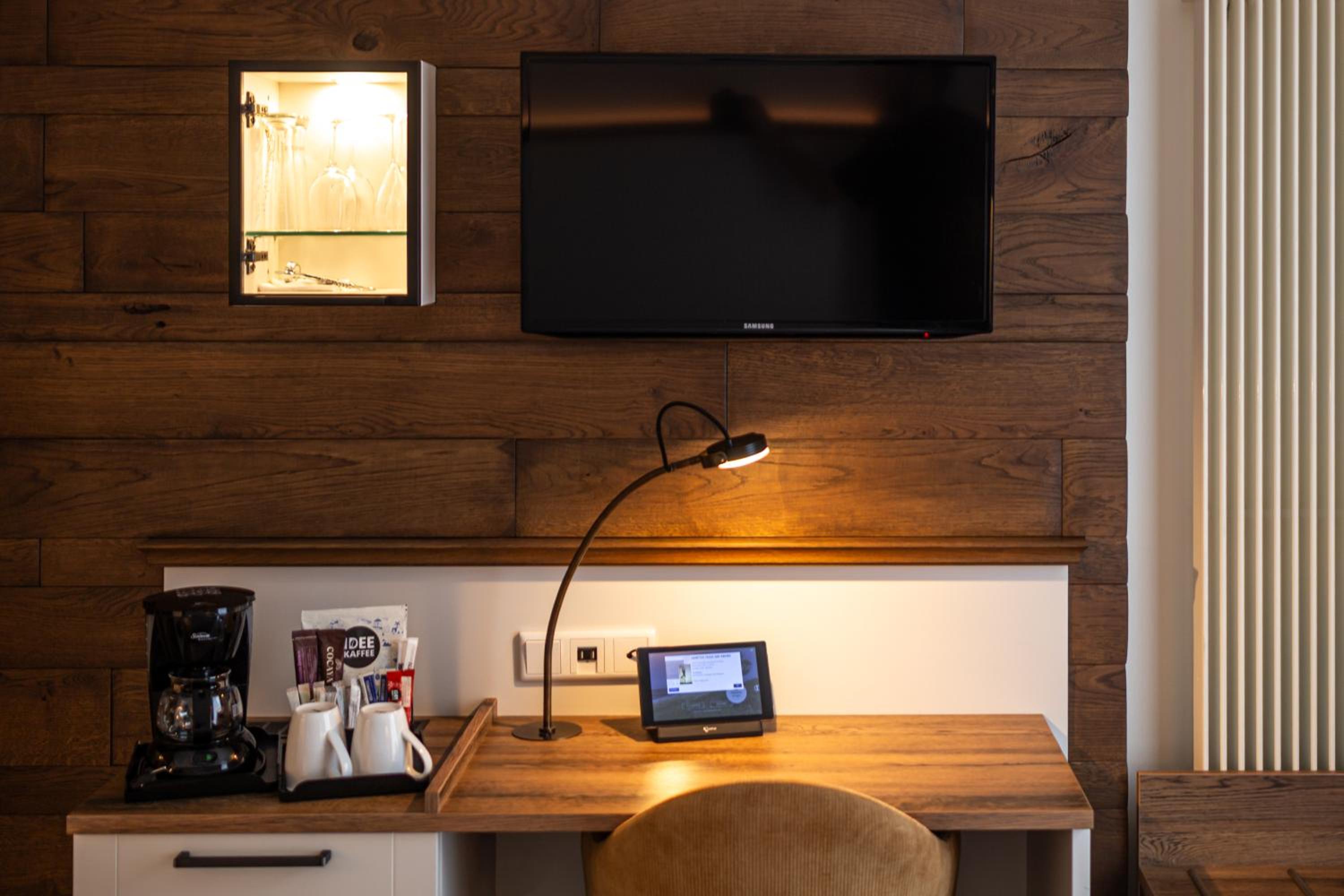 Budget Double Room - Photo 7