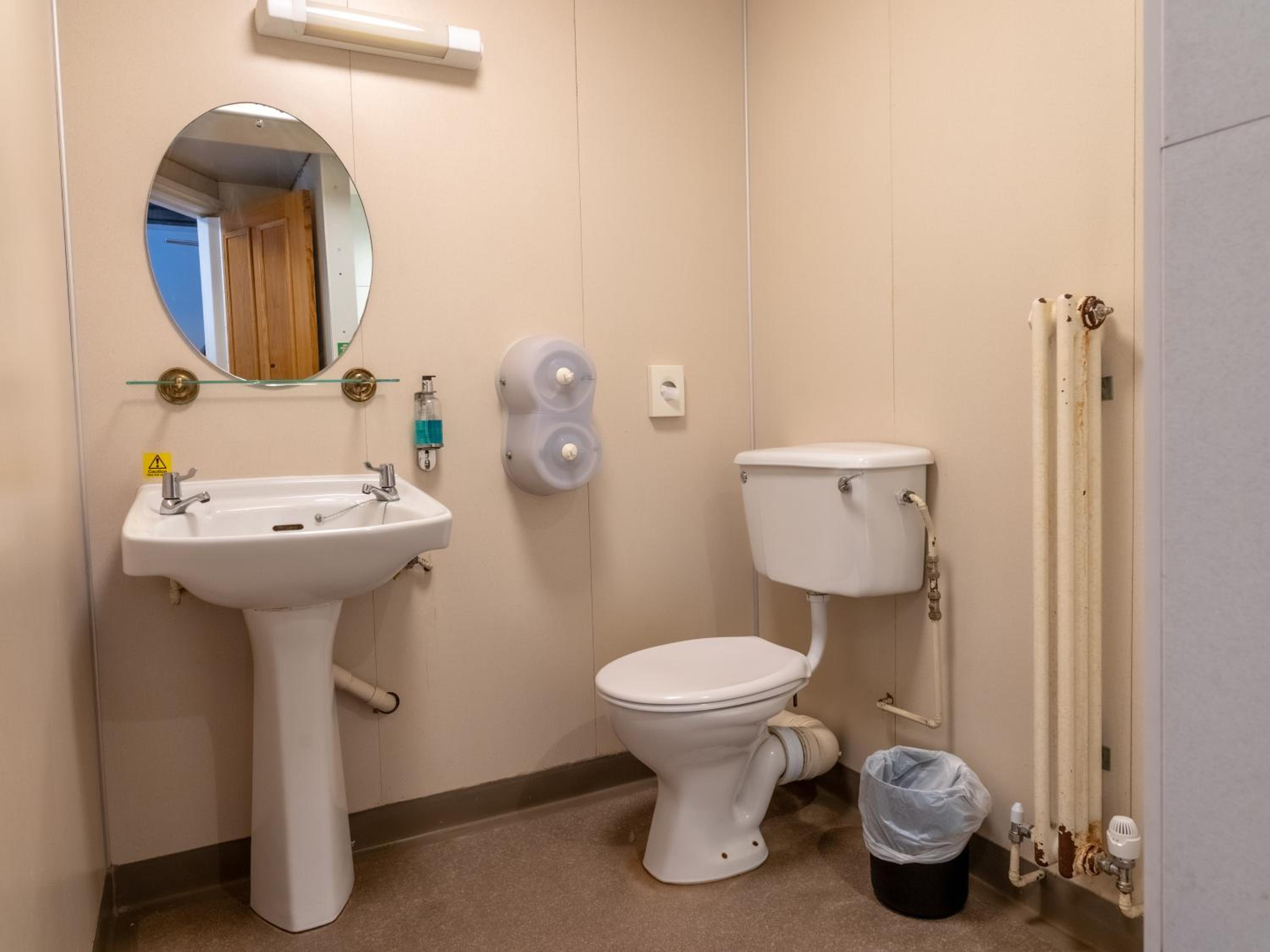 Single Private Room Shared Bathroom photo 1