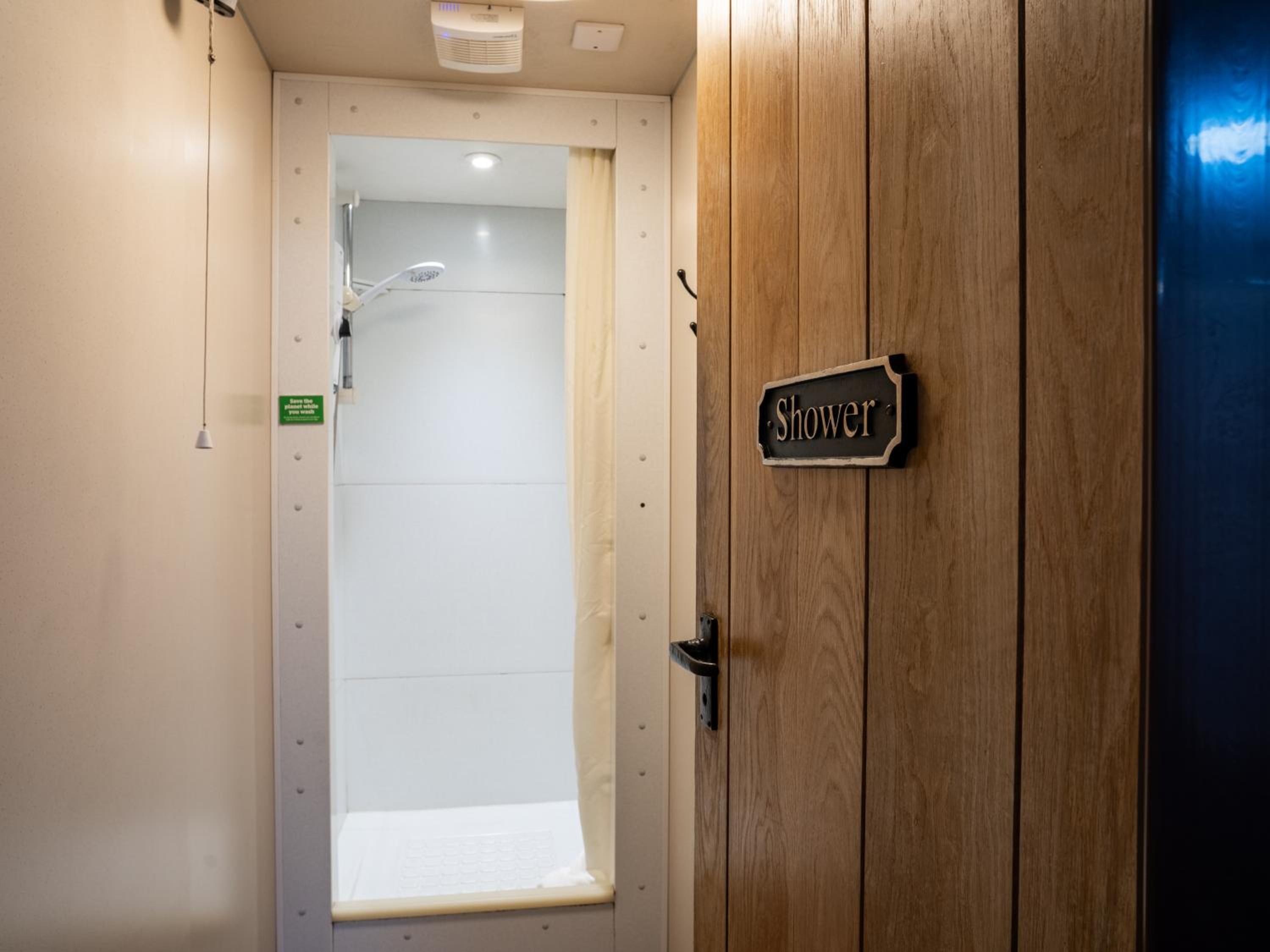 3 Bed Private Room Shared Bathroom photo 2