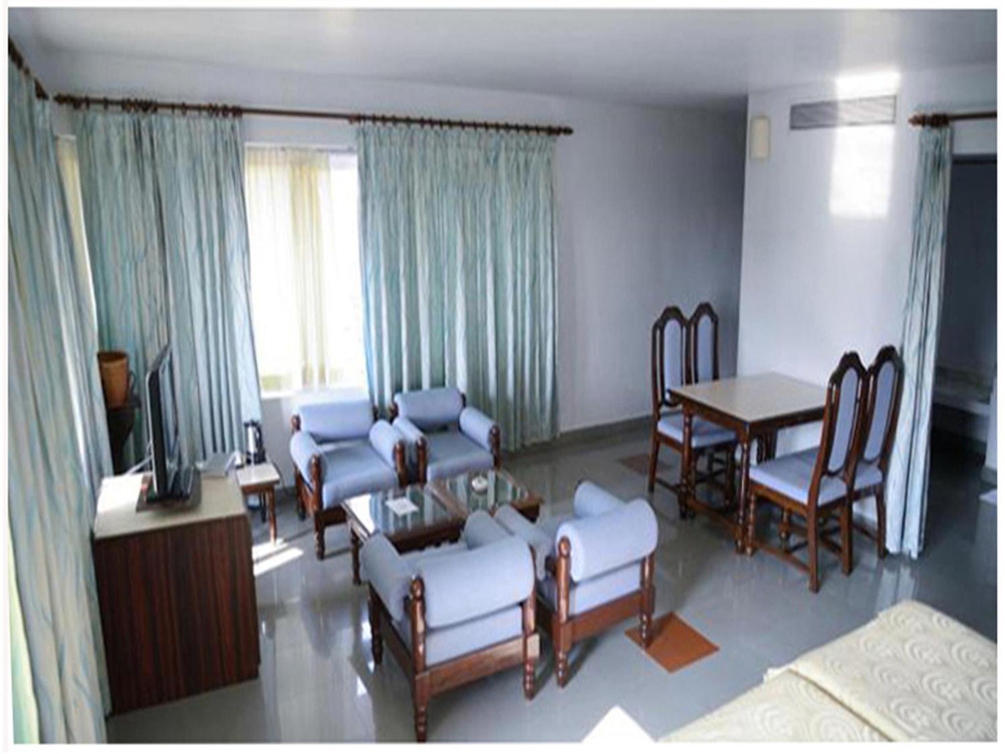 Suite - Photo 5