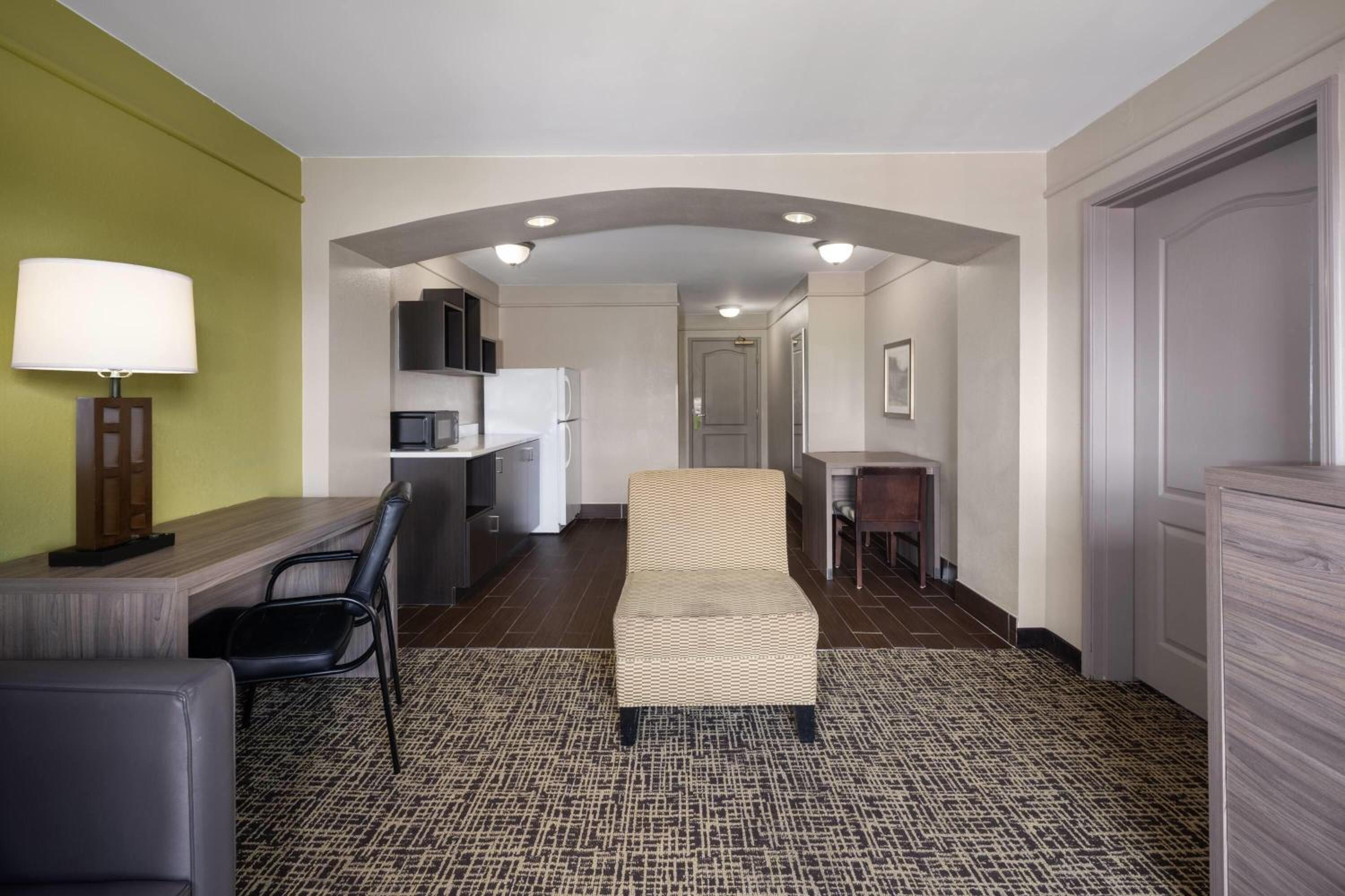 One-Bedroom Suite with One King Bed - Non-Smoking