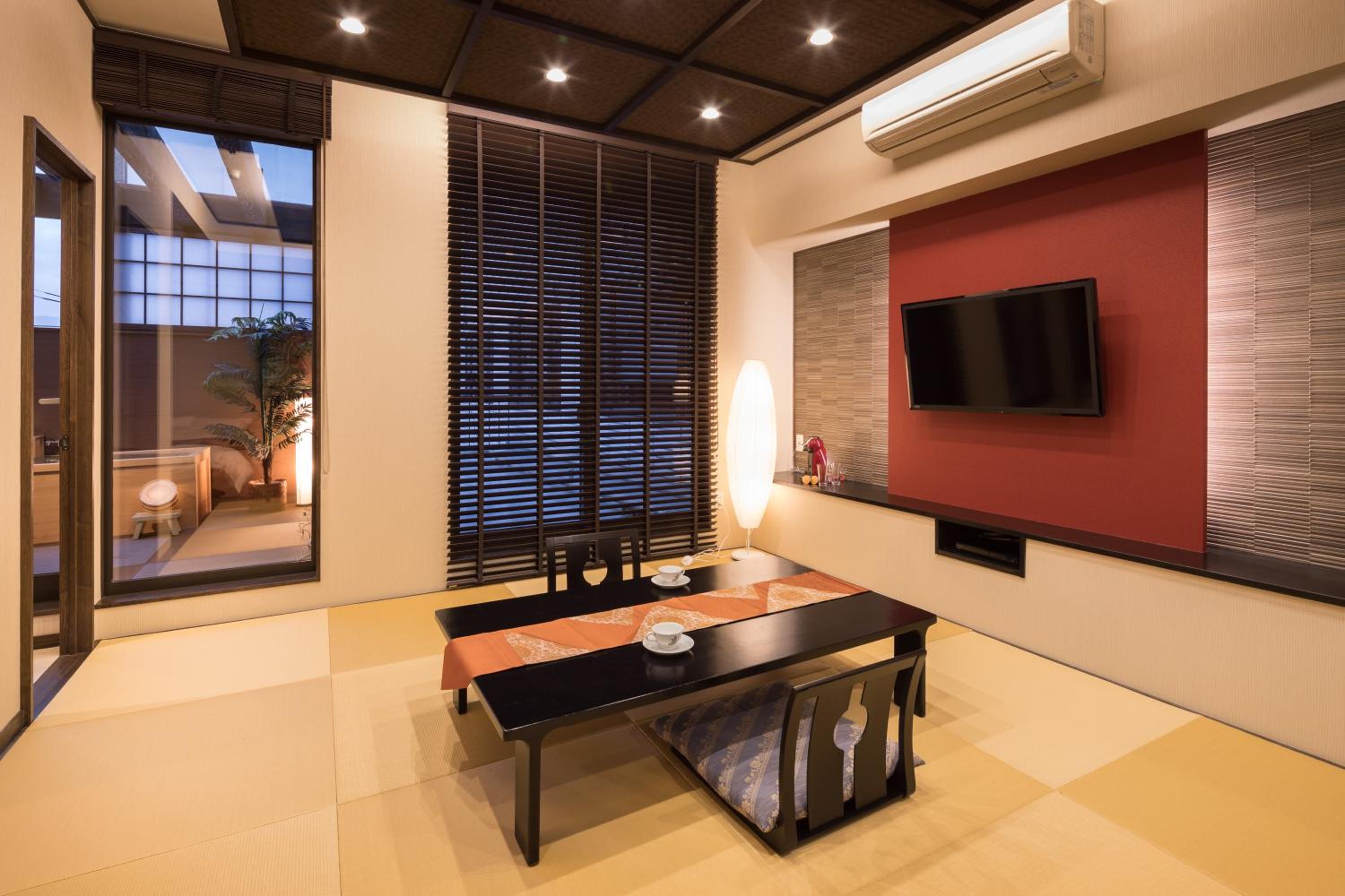 Quadruple Room with Private Bathroom