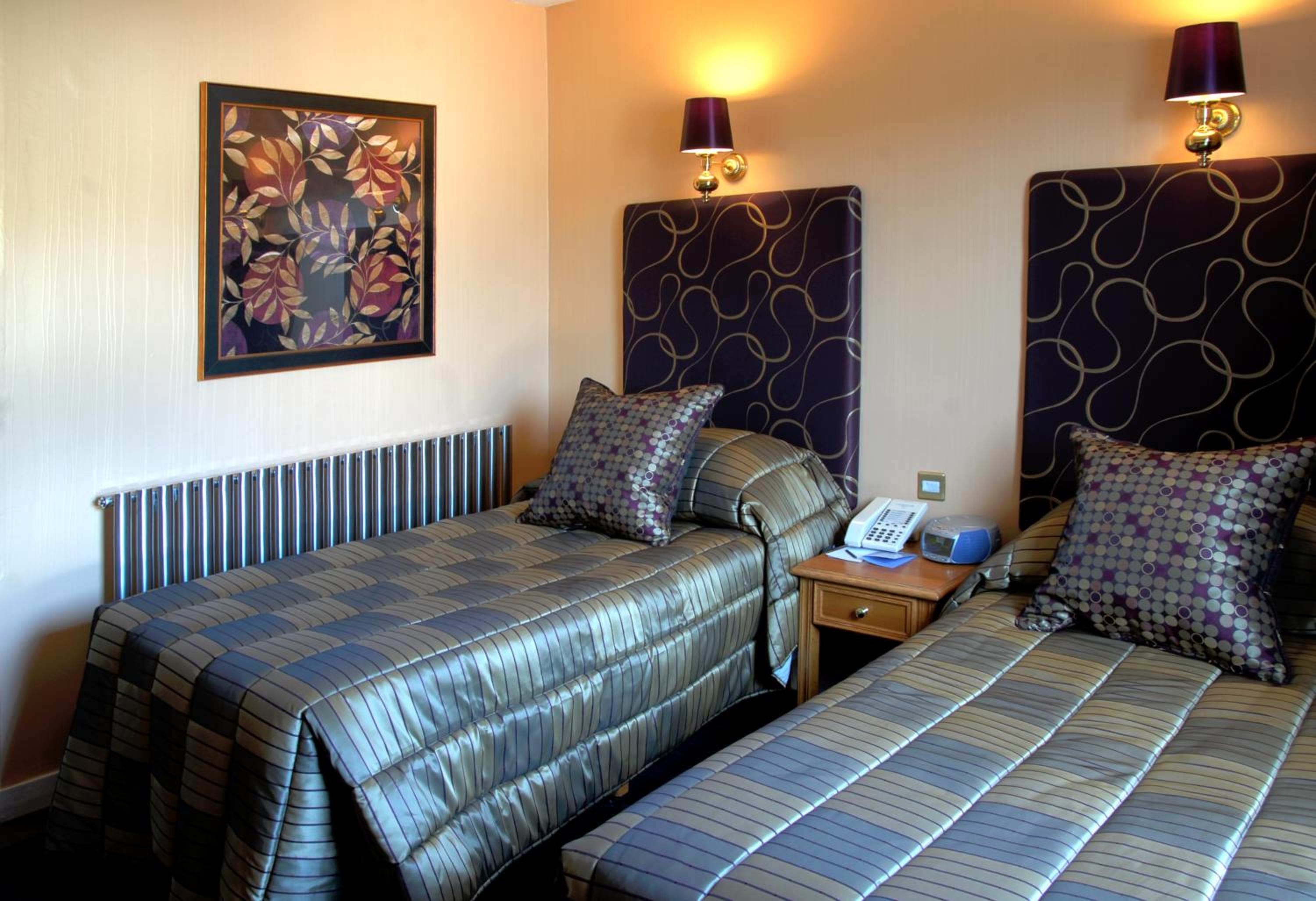Standard Twin Room - Photo 1