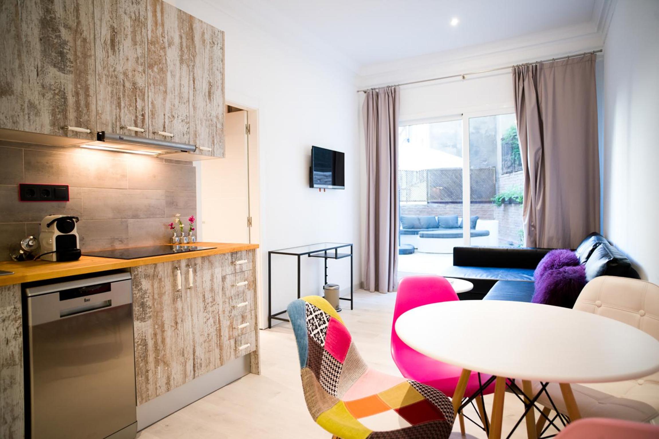 One-Bedroom Apartment with Terrace photo 3