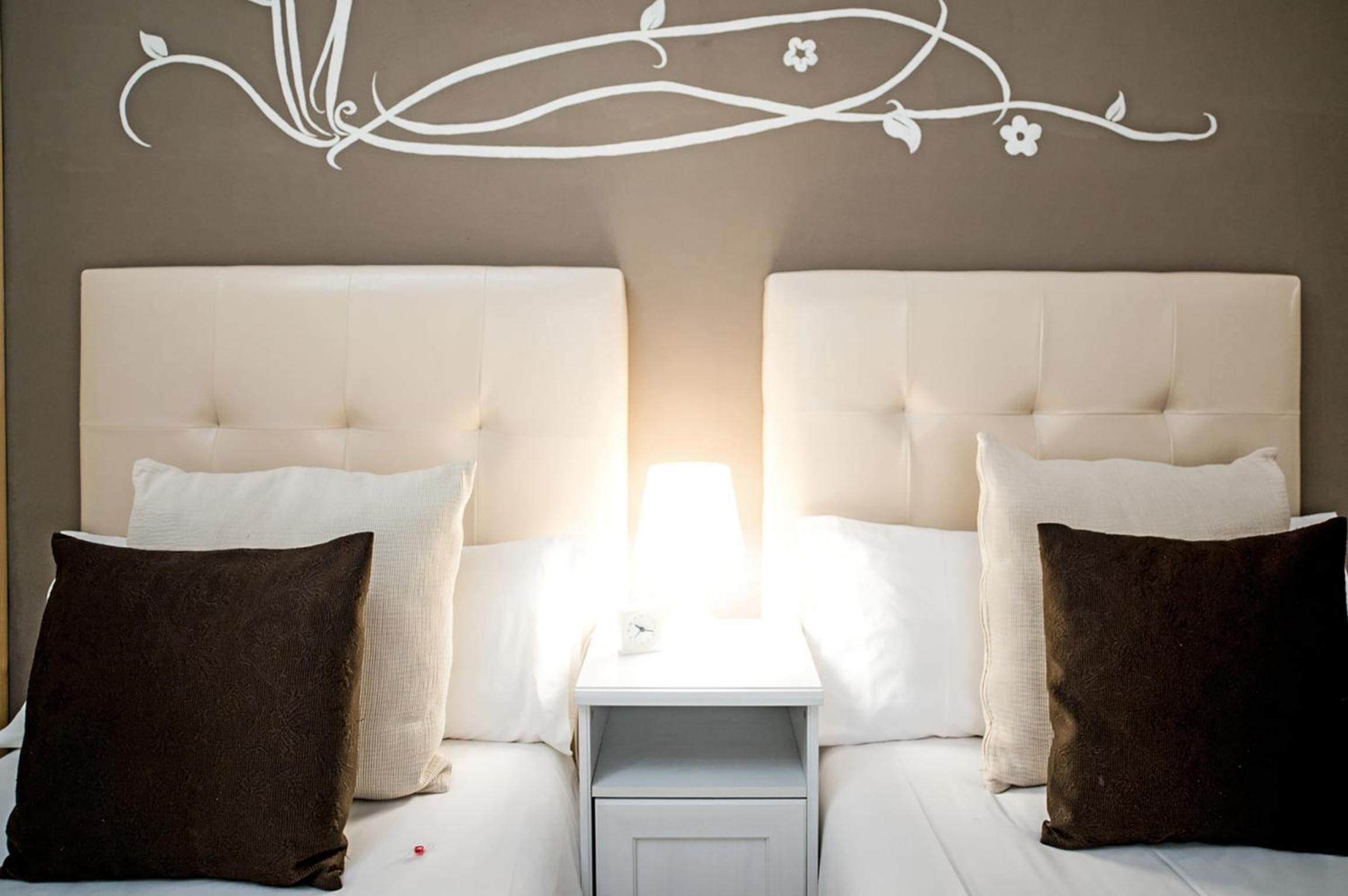 Twin Room with Private External Bathroom photo 2