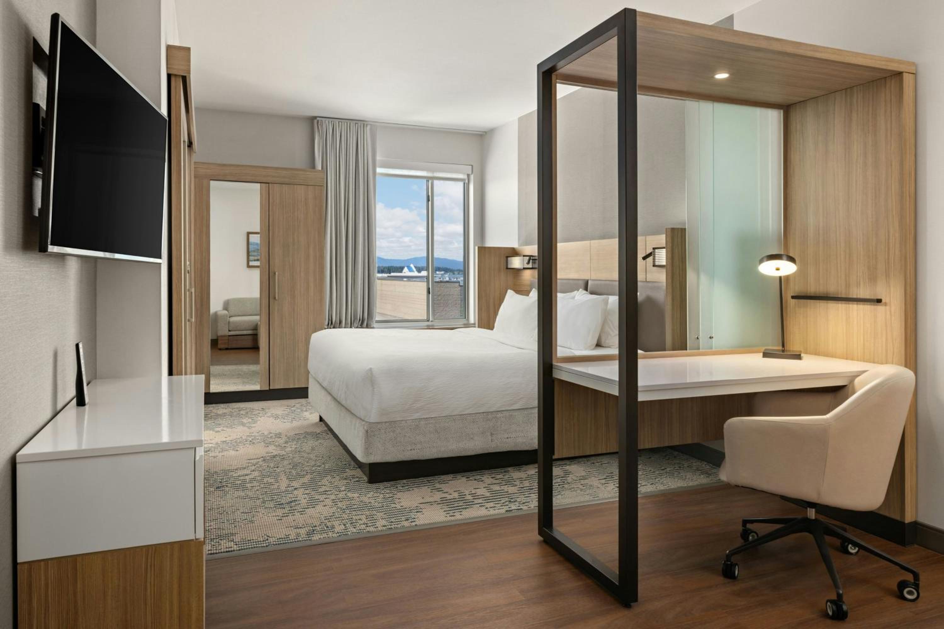 King Suite with Sofa Bed - Hearing Accessible photo 2