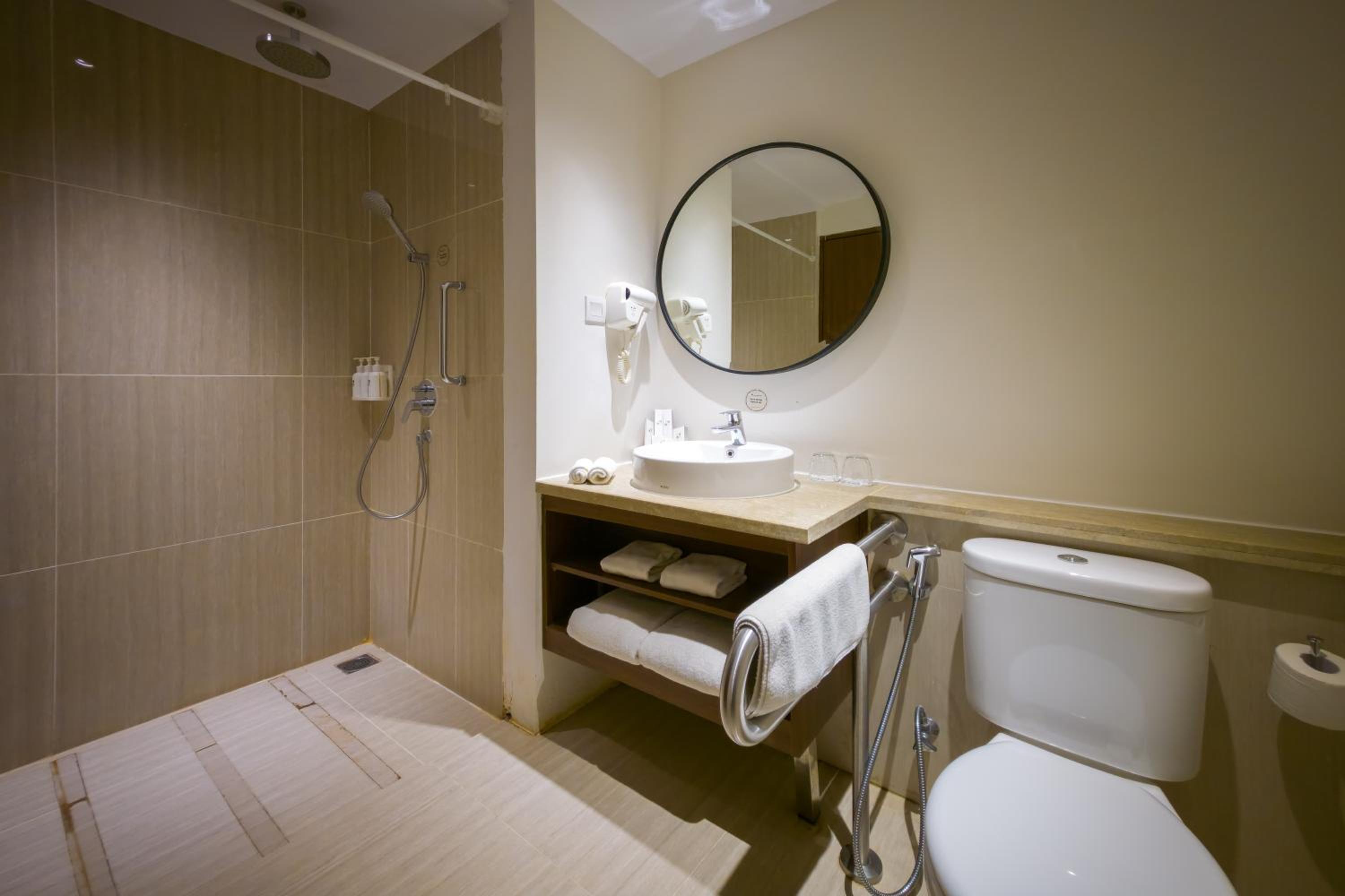Superior King Room - Photo 5