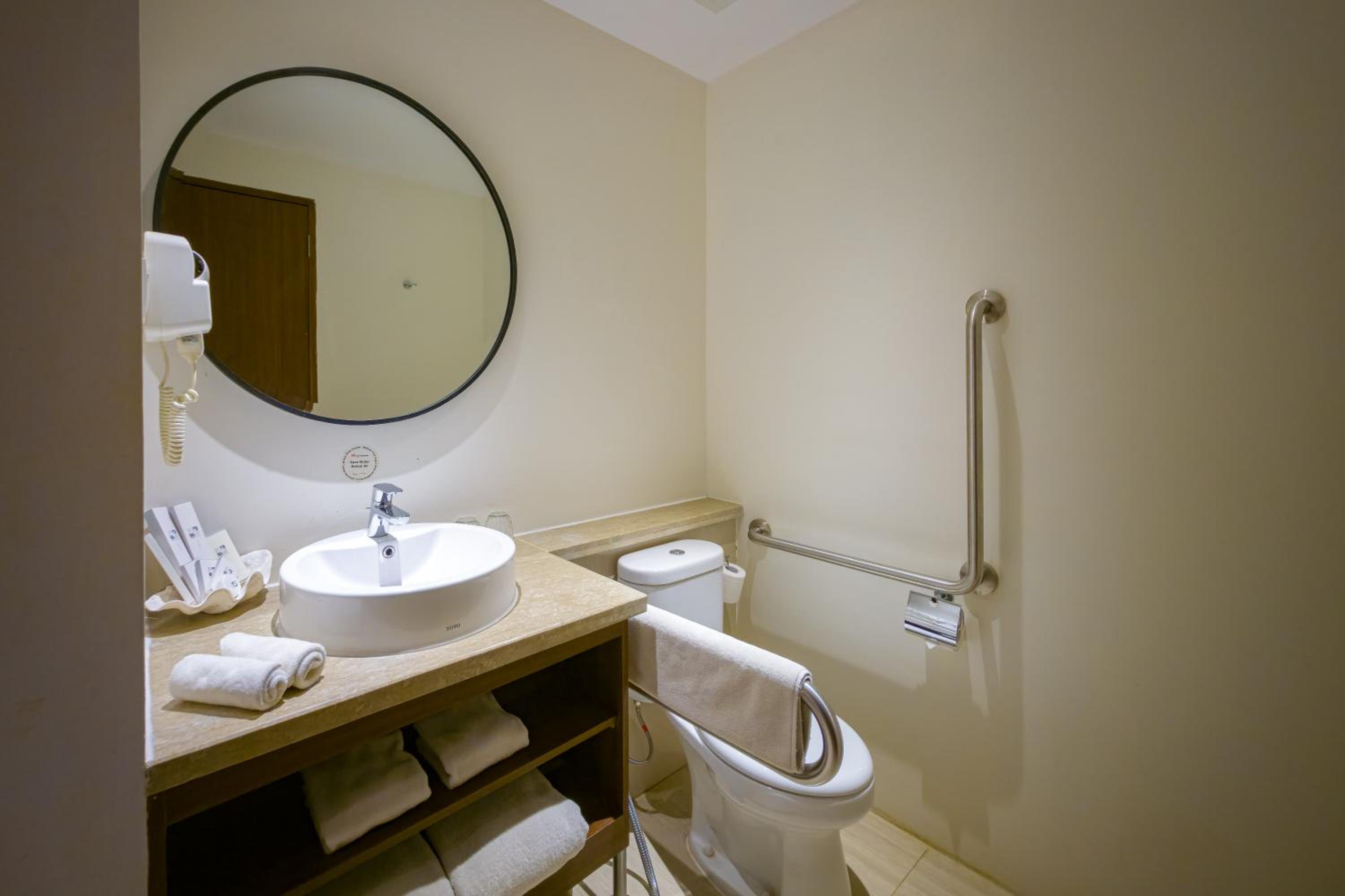 Superior King Room - Photo 4