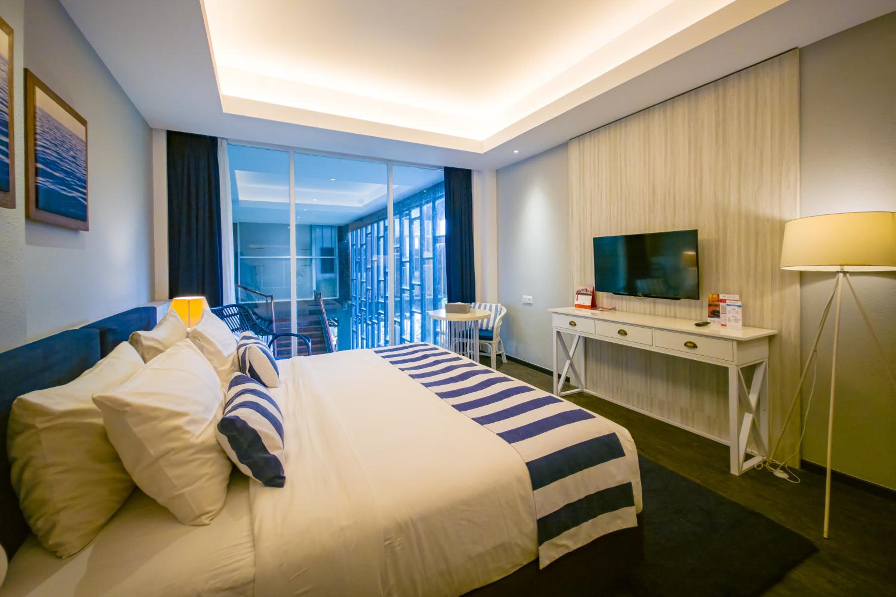 Superior King Room - Photo 3