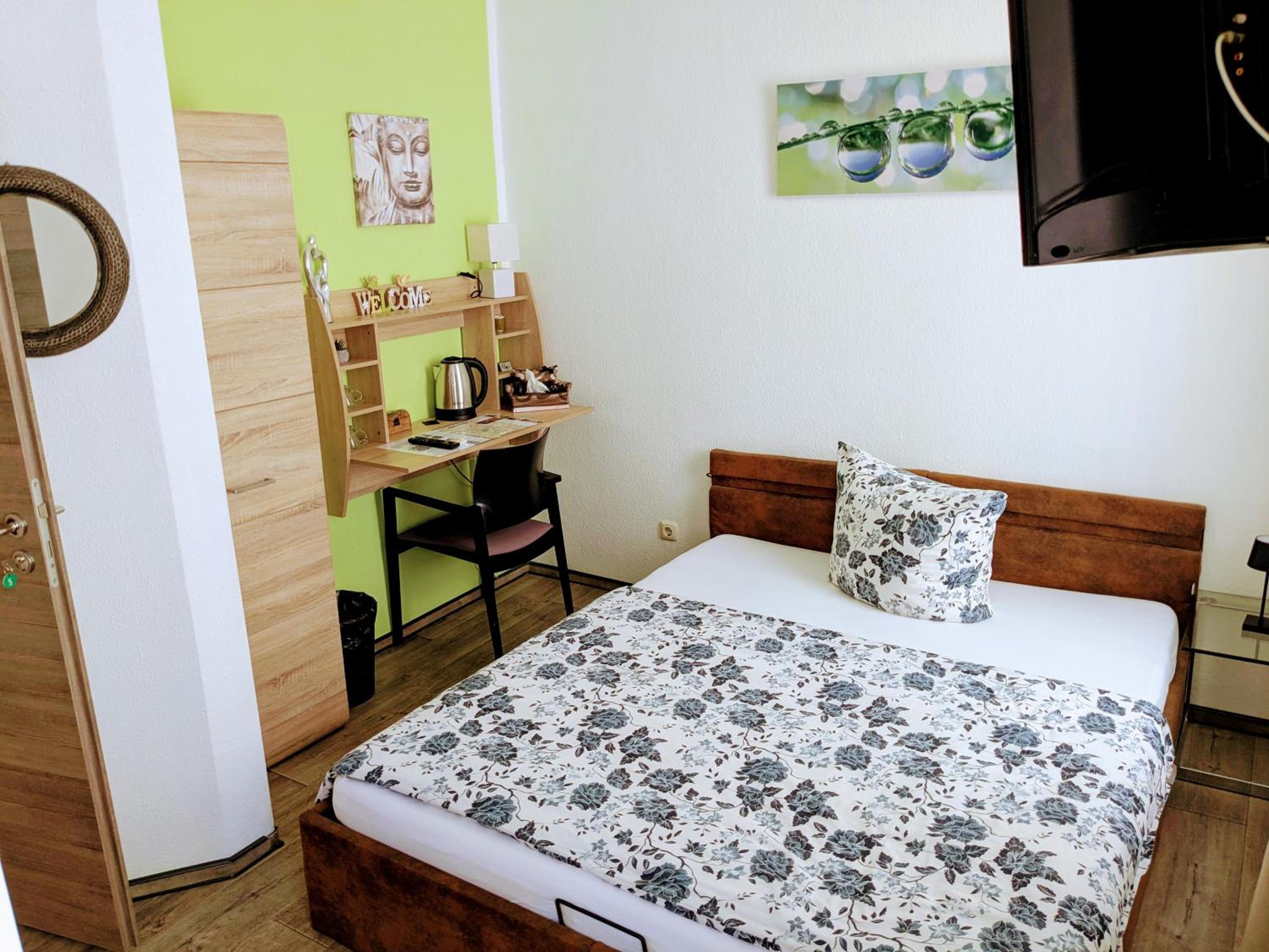 Single Room with Bathroom photo 3