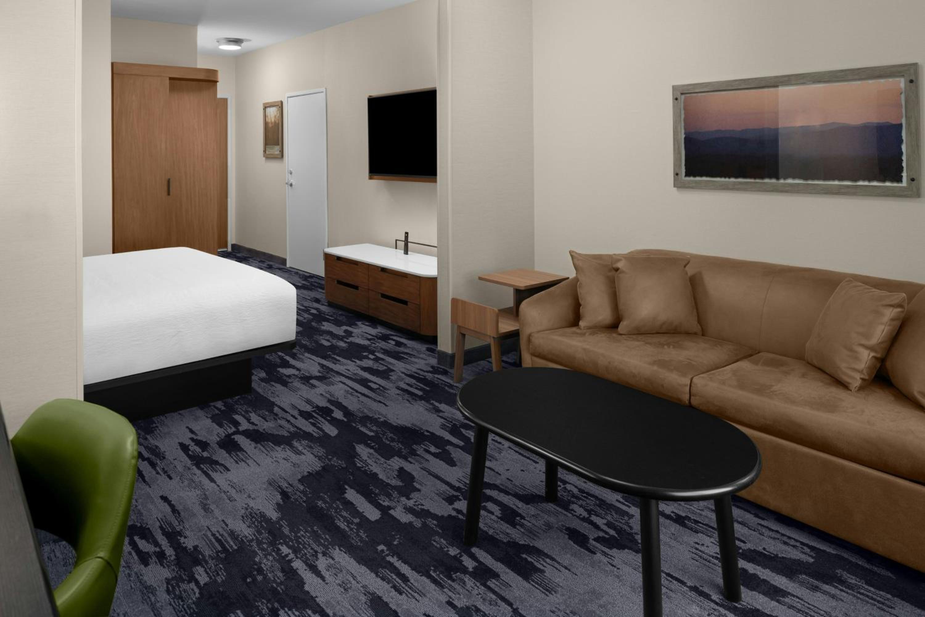 King Suite with Sofa Bed - Hearing Accessible