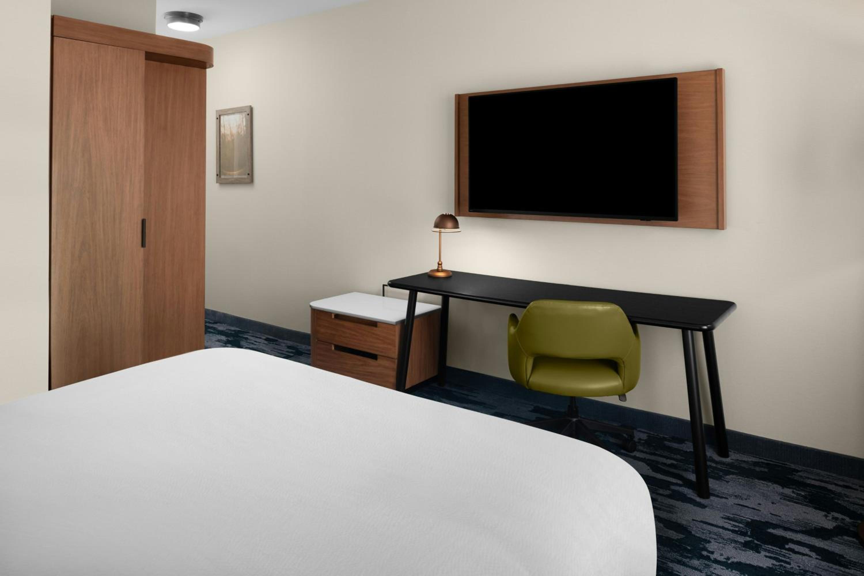 Standard King Room - Hearing Accessible - Photo 2