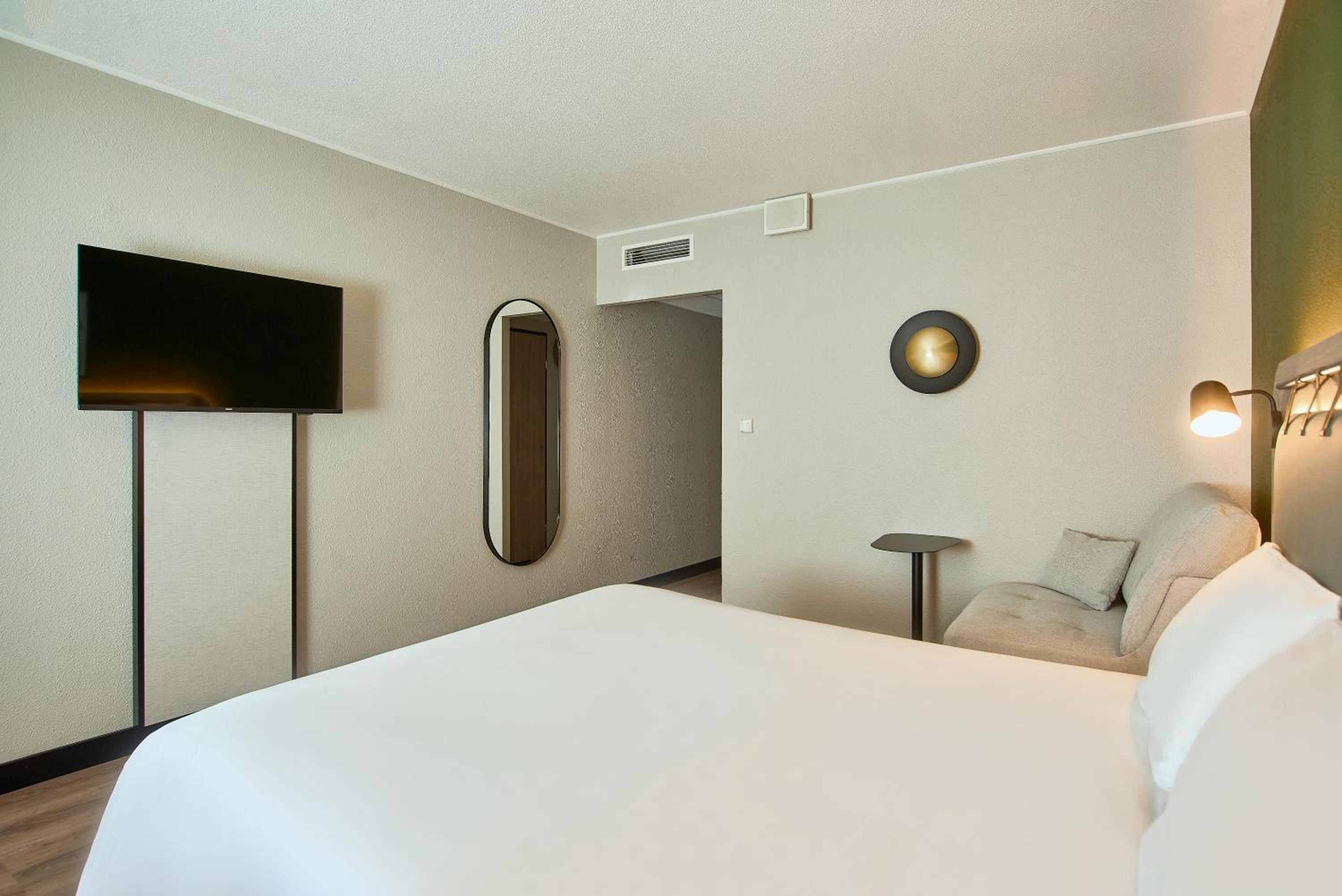 Standard Room - 1 Queen Bed - Photo 4