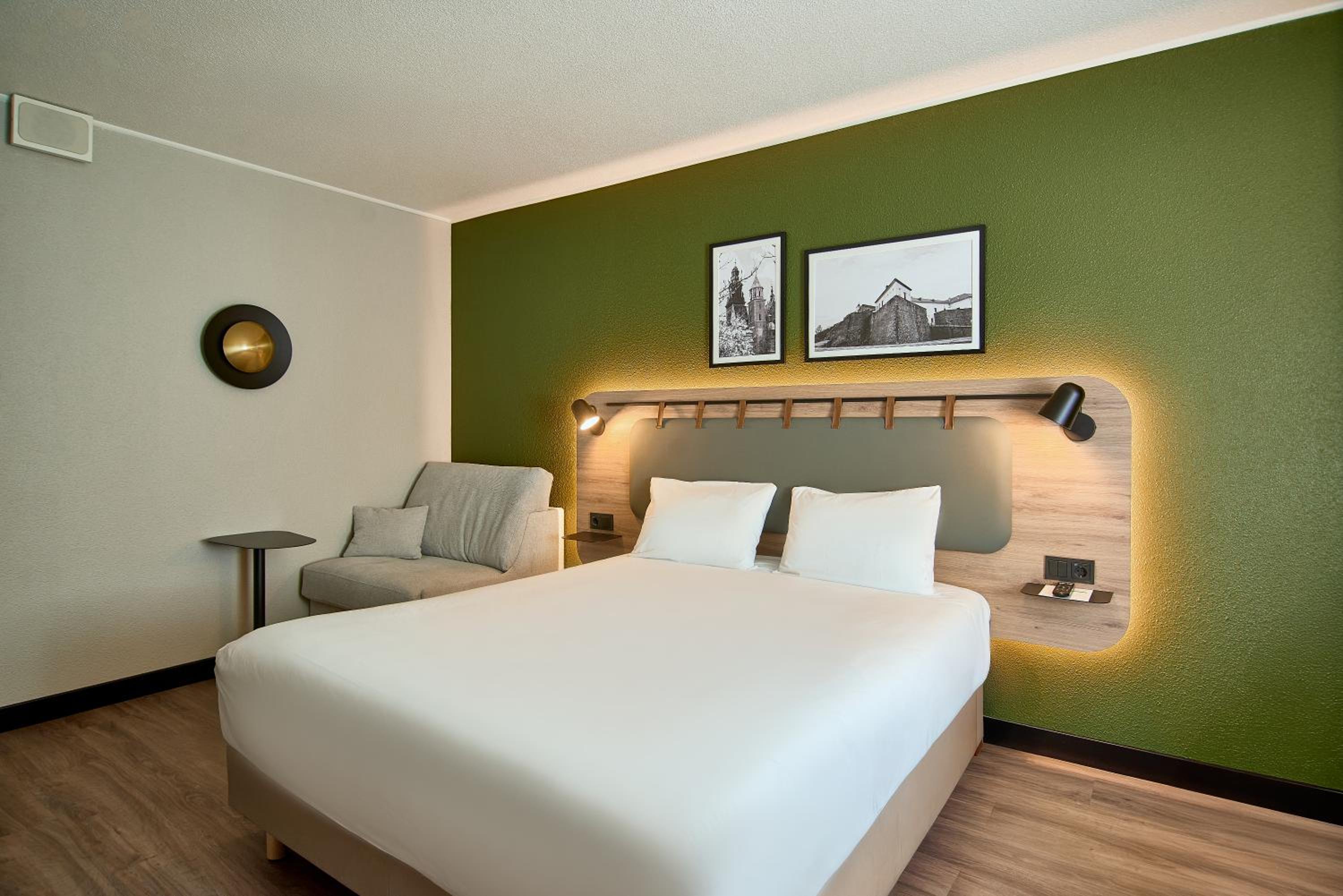 Standard Room - 1 Queen Bed - Photo 1