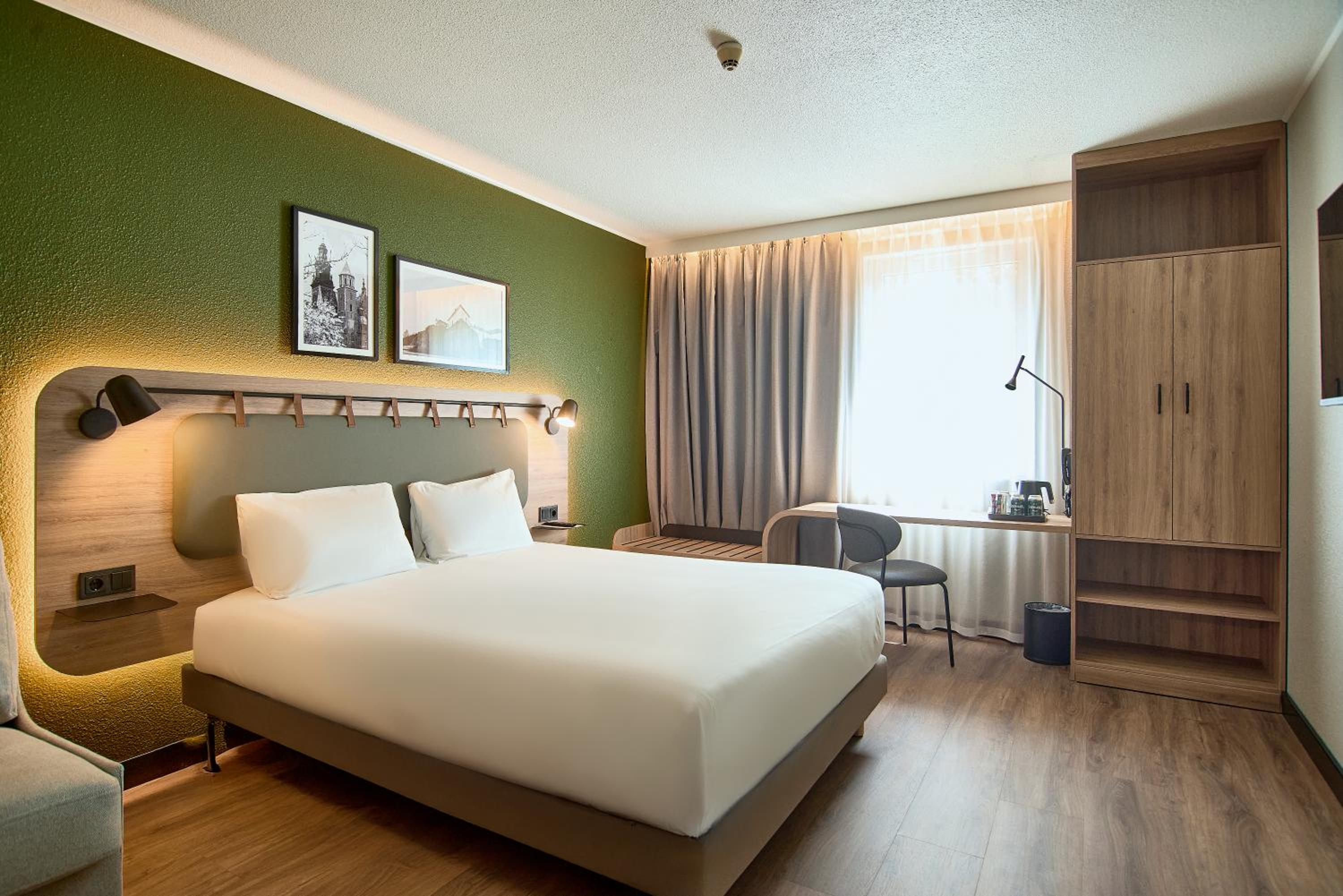 Standard Room - 1 Queen Bed - Photo 5