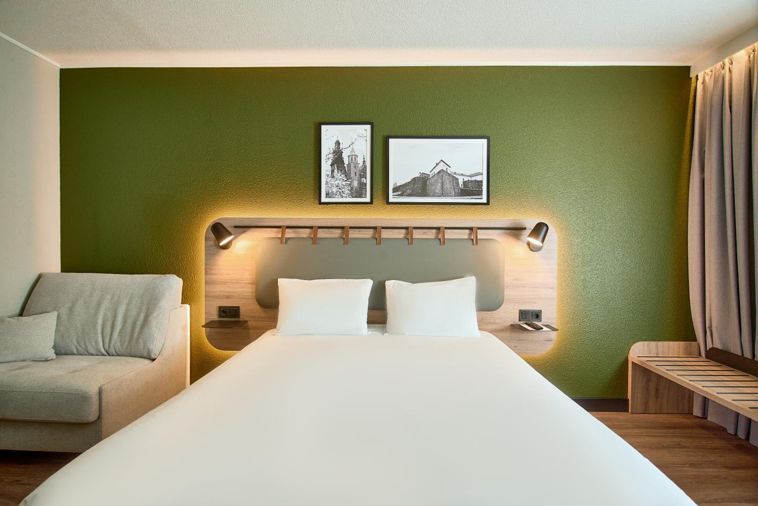 Standard Room - 1 Queen Bed - Photo 2