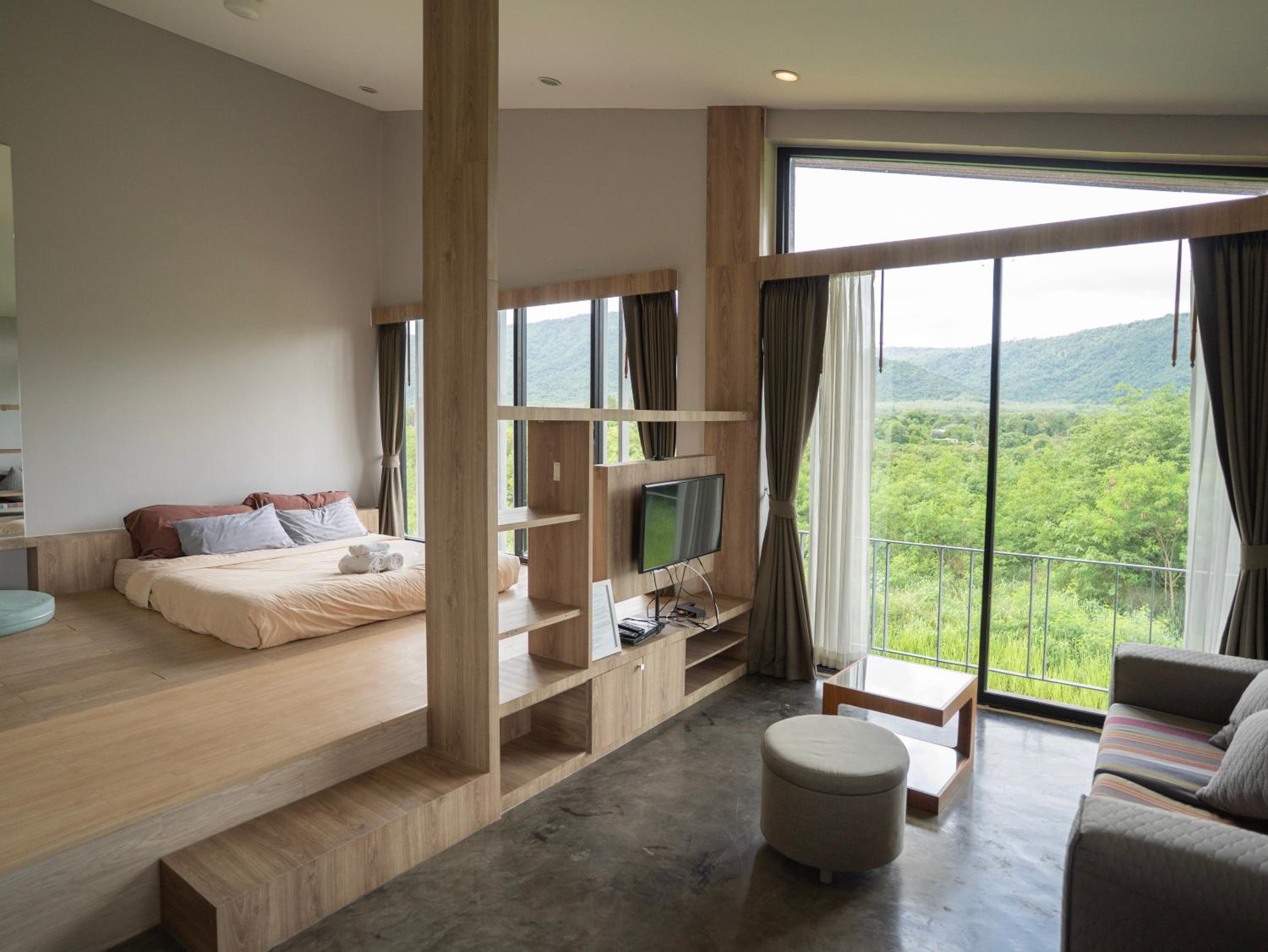 Suite with Mountain View - Photo 12