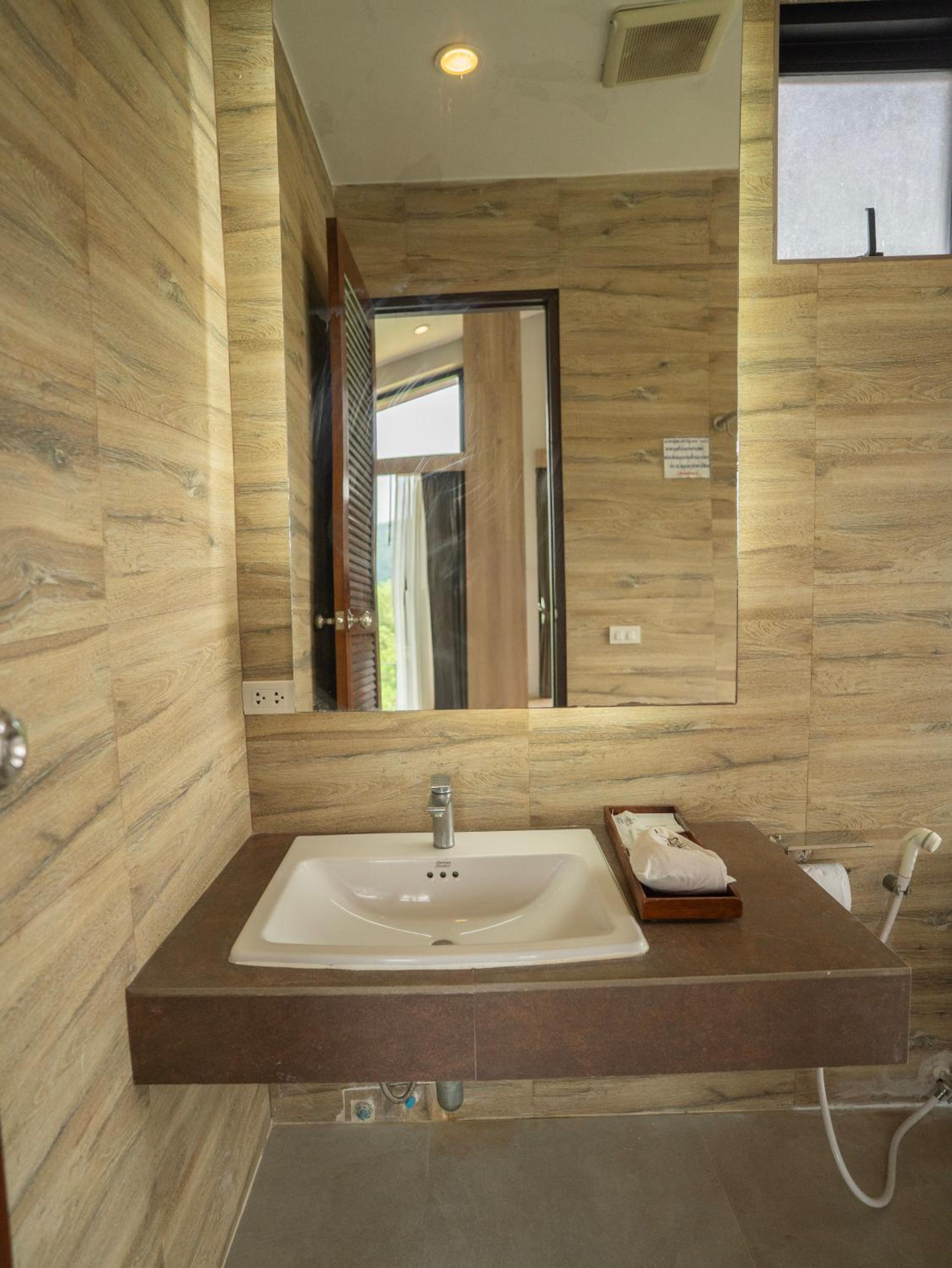 Suite with Mountain View - Photo 16