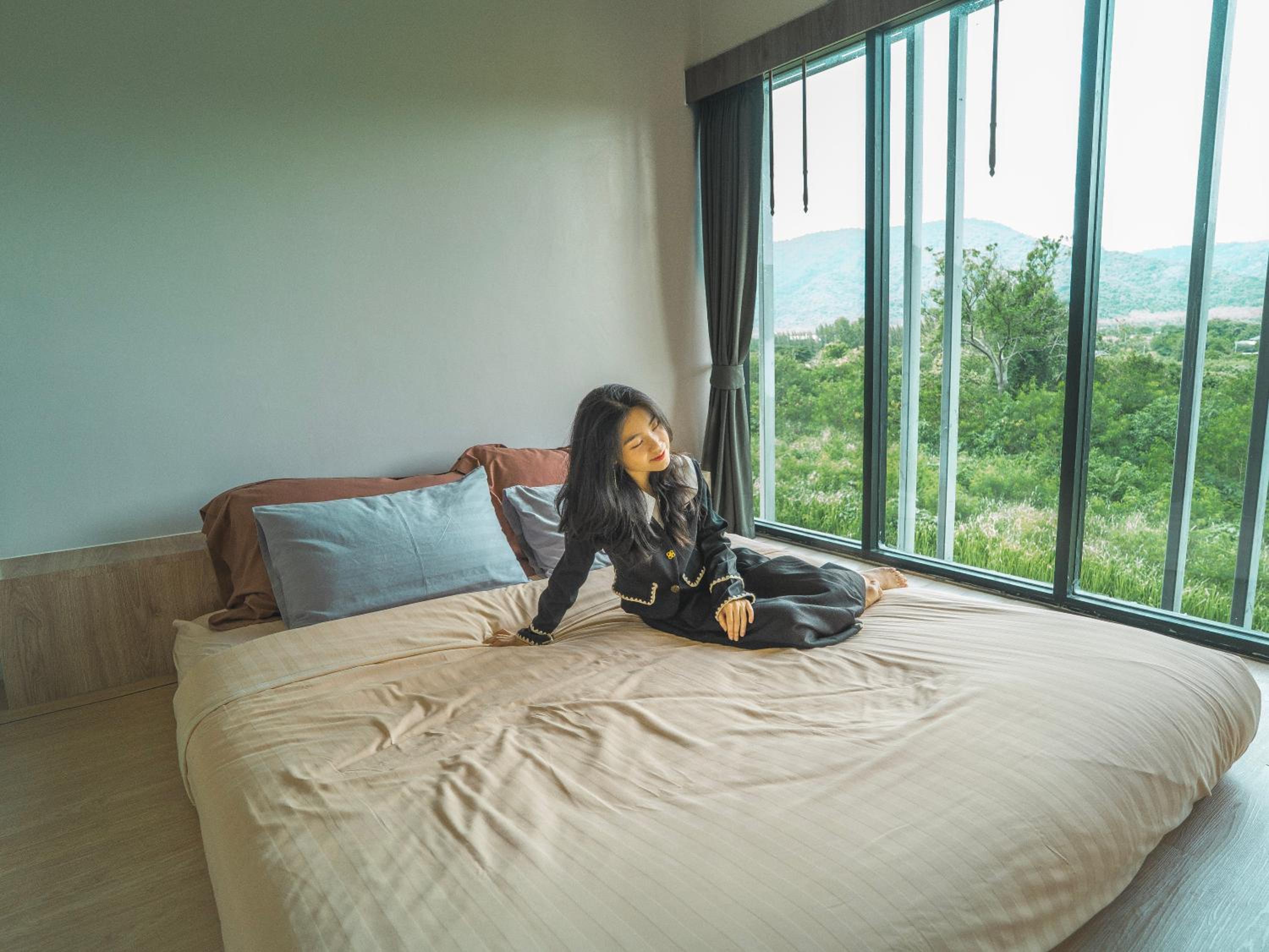 Suite with Mountain View - Photo 3