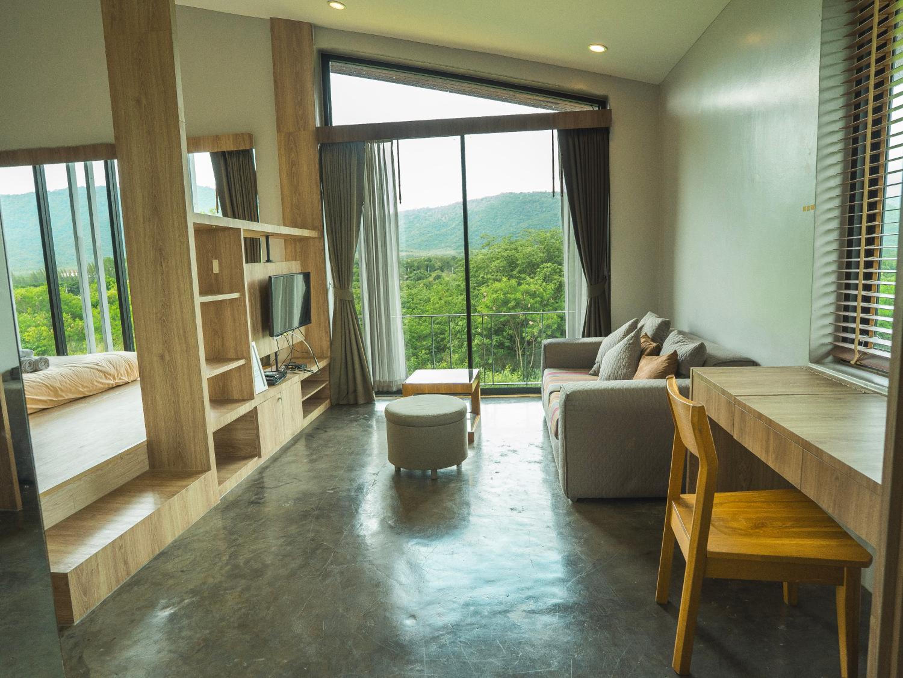 Suite with Mountain View - Photo 2