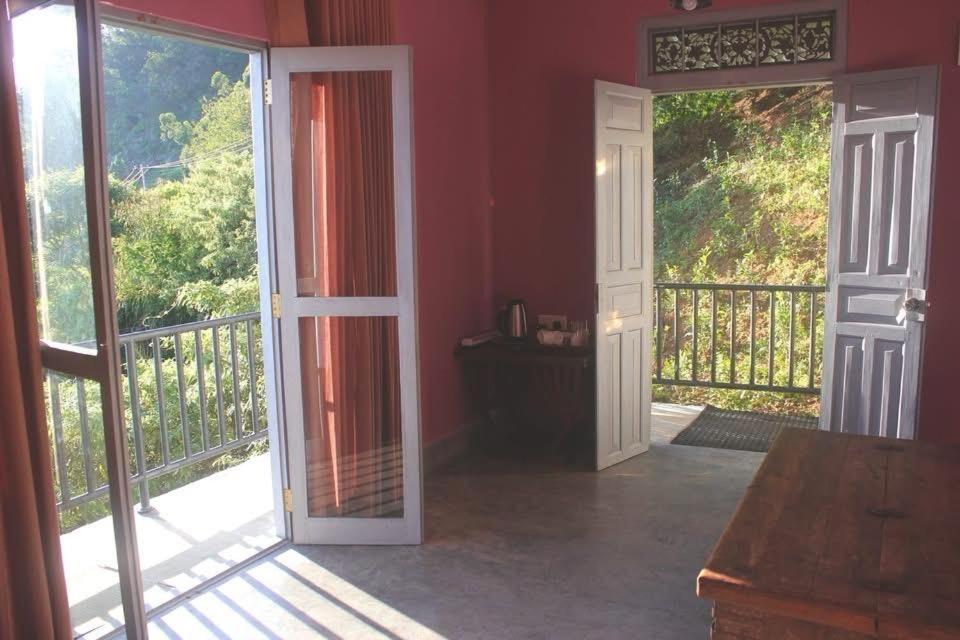 Deluxe Double Room with Balcony photo 2