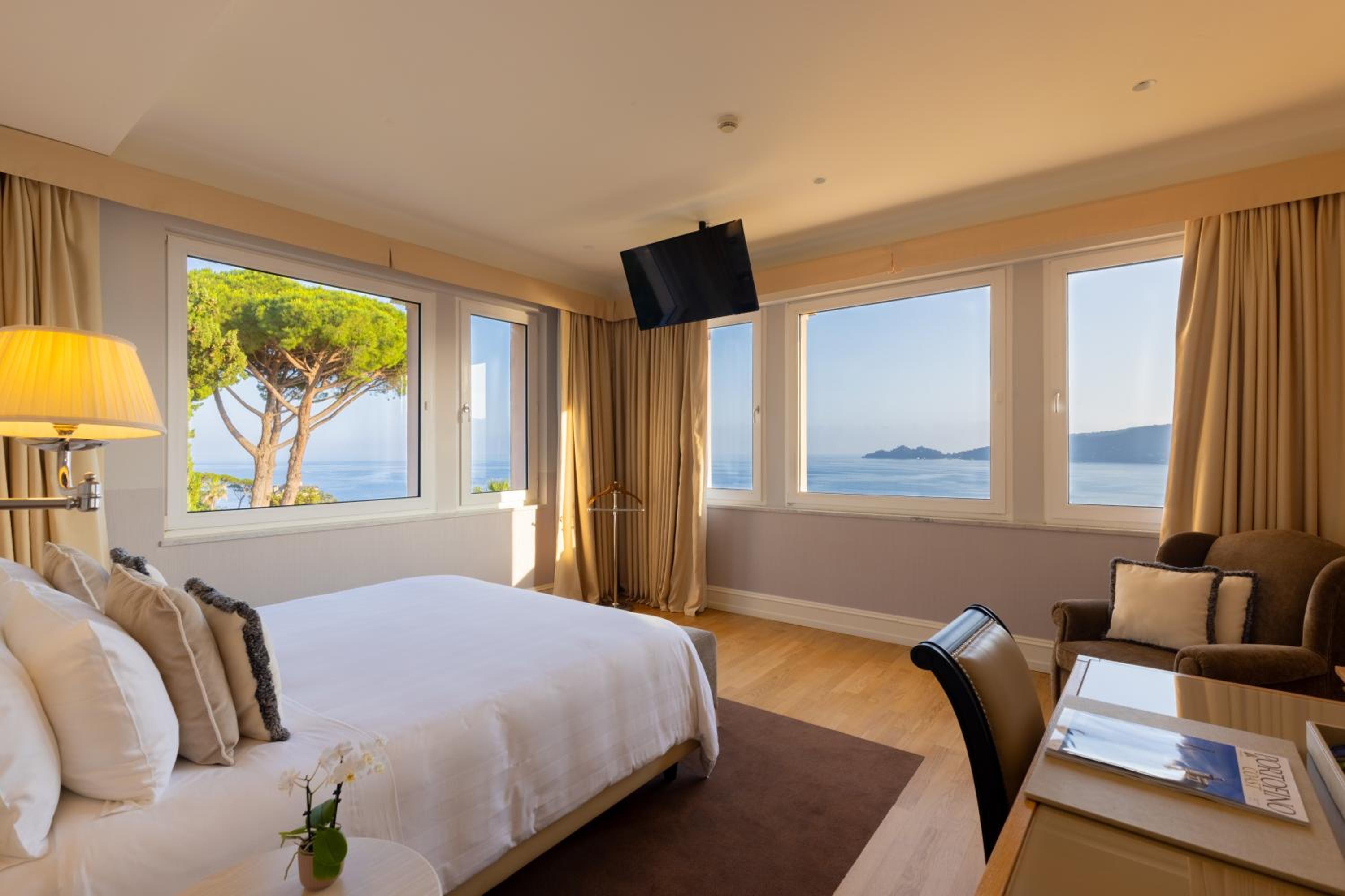 Two-Bedroom Suite - Photo 3