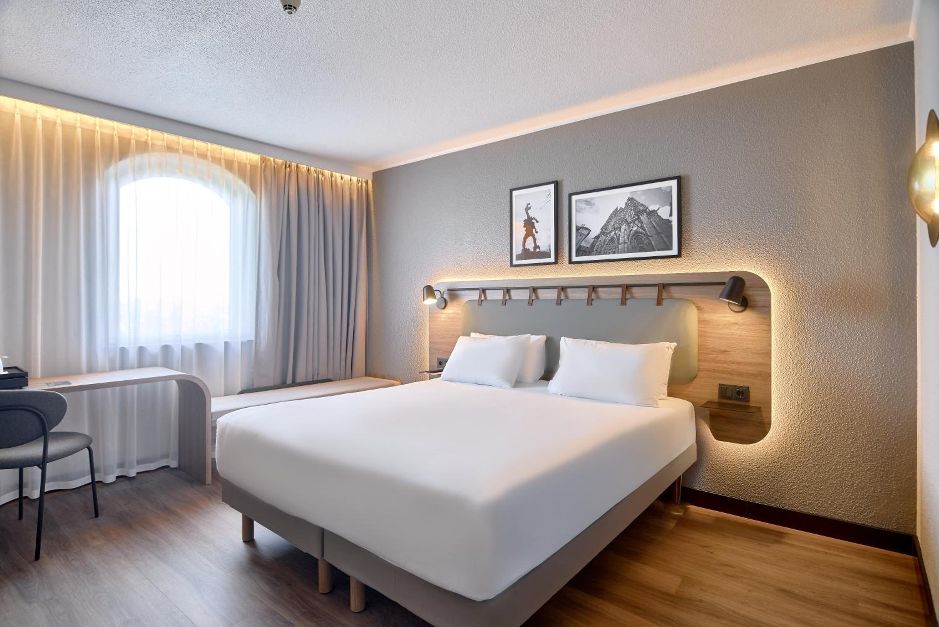 Superior Room - 1 King Bed - Photo 7