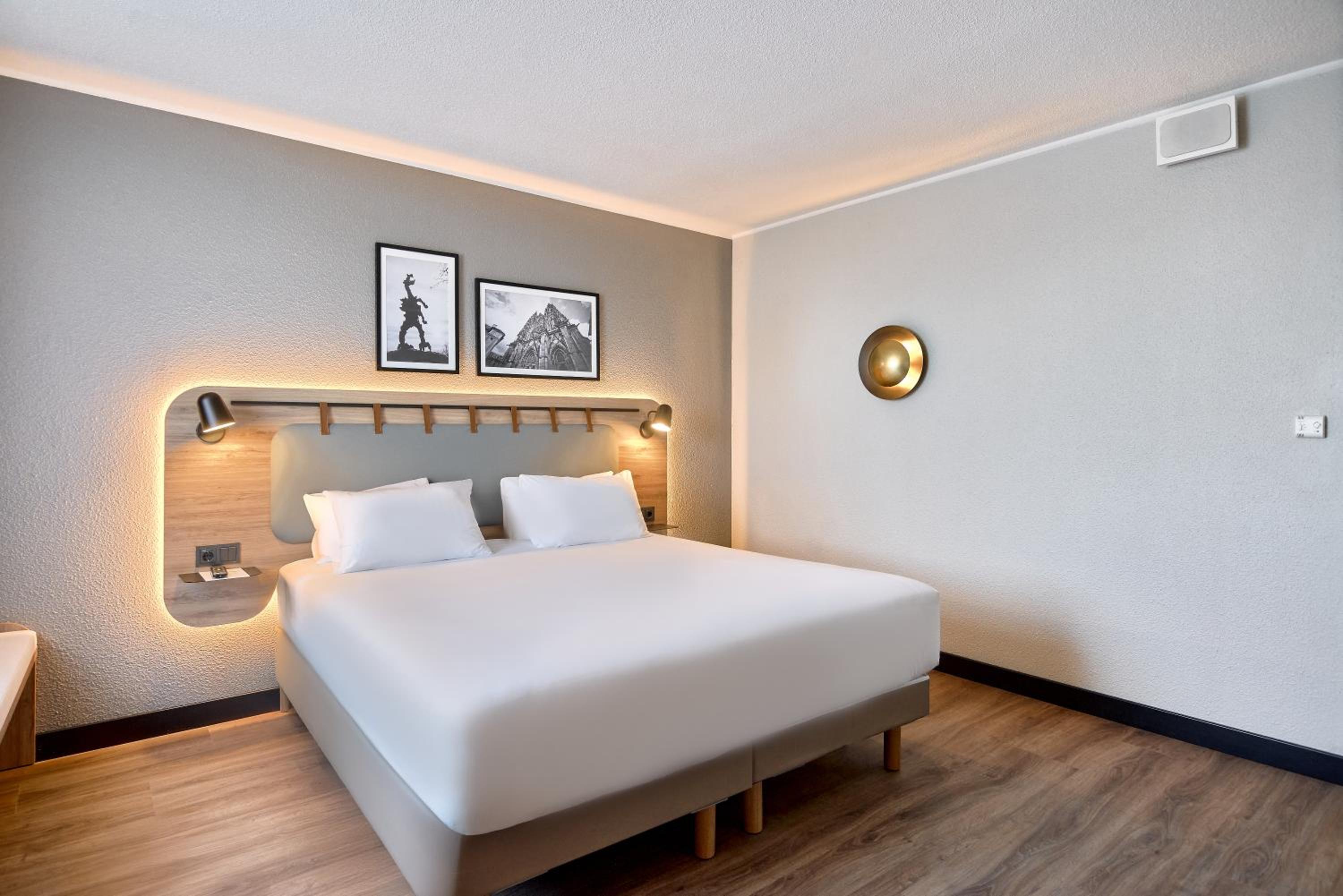 Superior Room - 1 King Bed - Photo 5