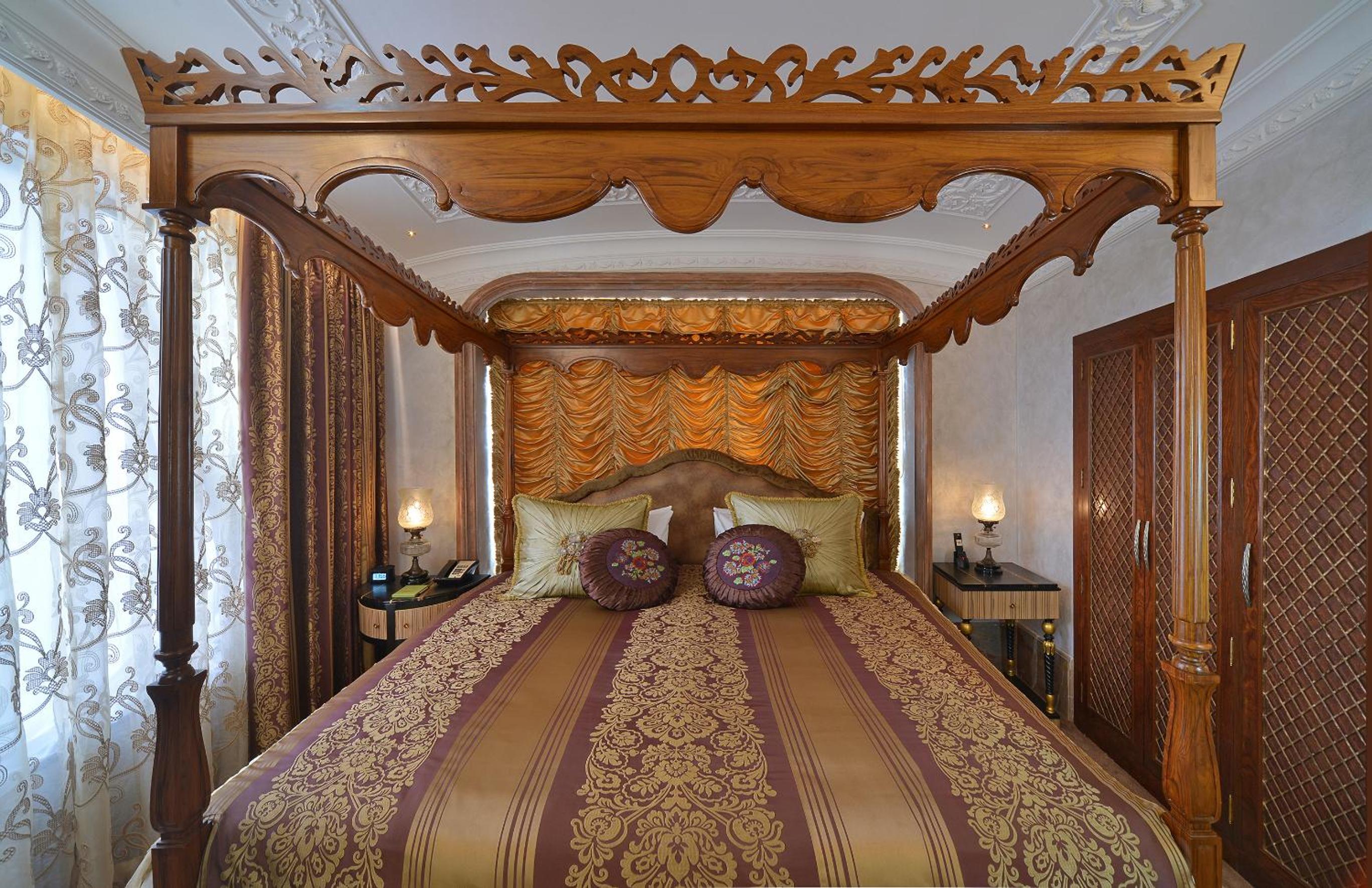 Privé Suite - 2 Bay Suite with HI-Tea with cookies, 4–6 PM at SXVIII, 1+1 on select drinks, 6:30–8:30 PM @Links, 15% off on Food & Soft beverages - Photo 4