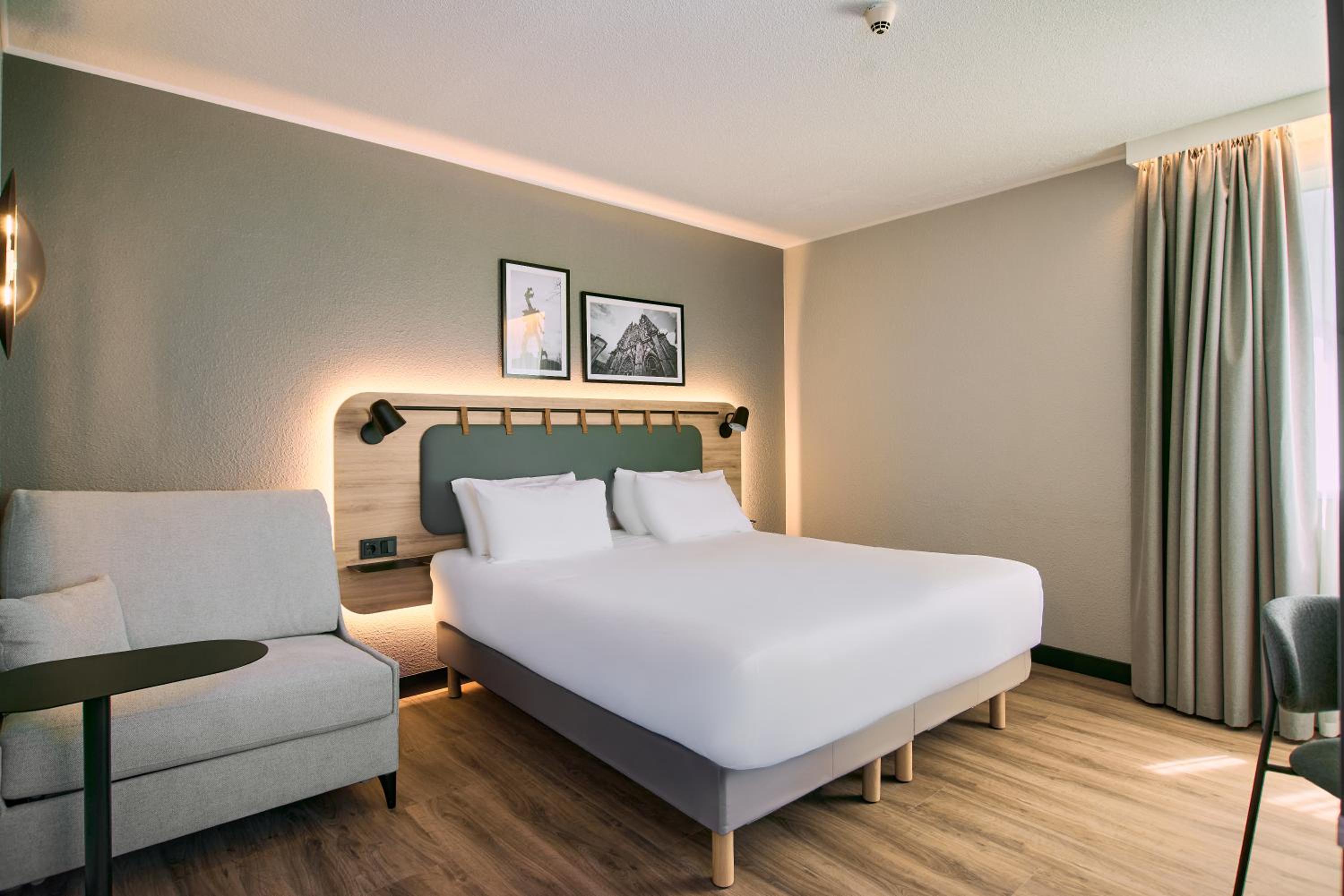 Superior Room - 1 King Bed - Photo 13