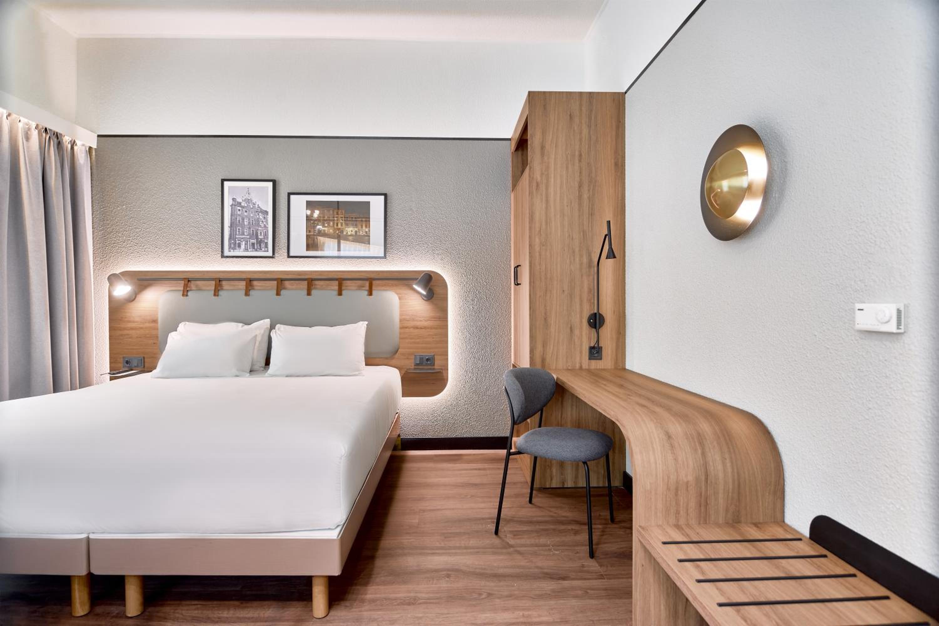 Junior Suite - 1 King Bed 1 Sofa Bed photo 1