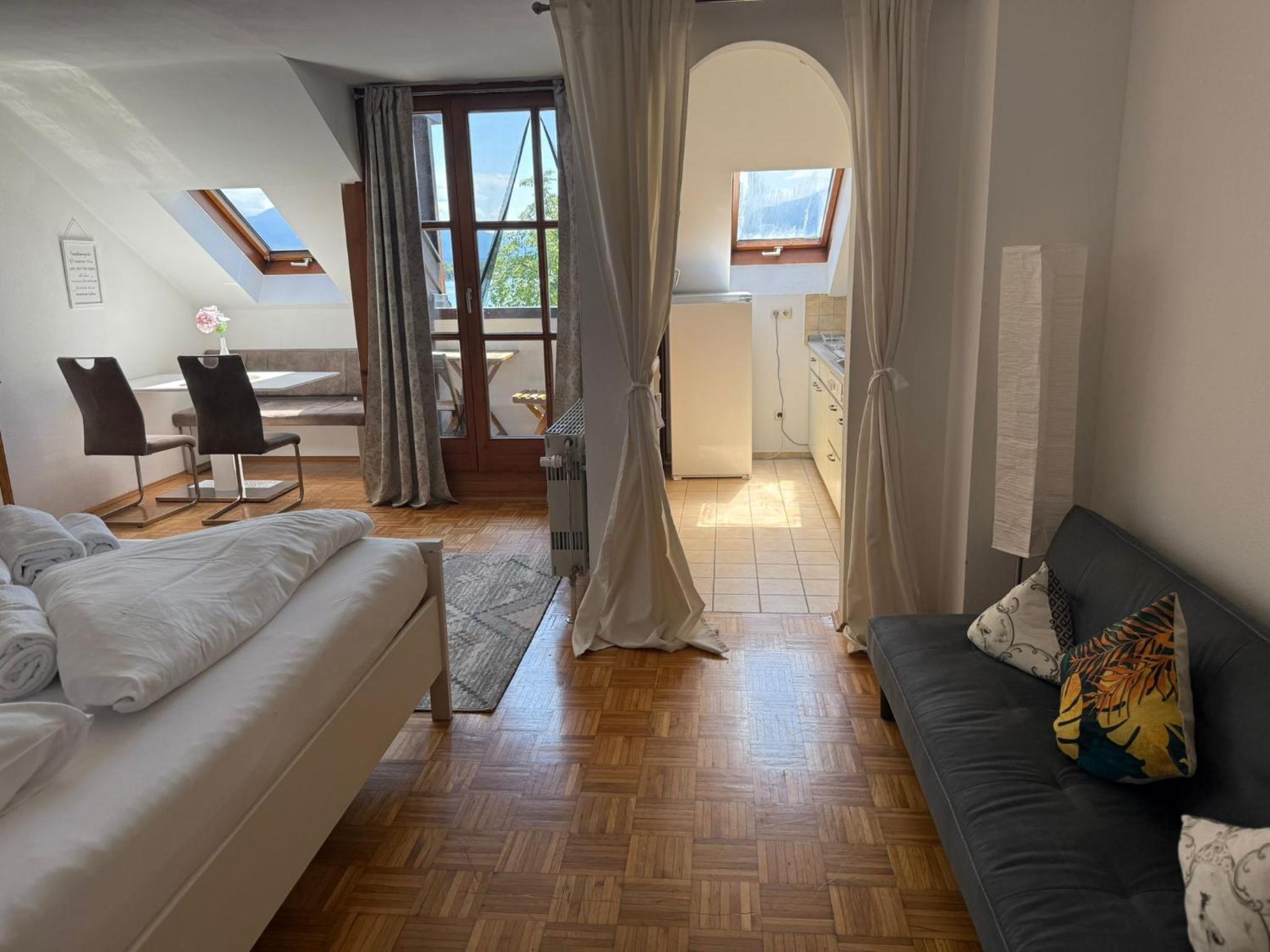 Studio with Balcony - close to Hotel