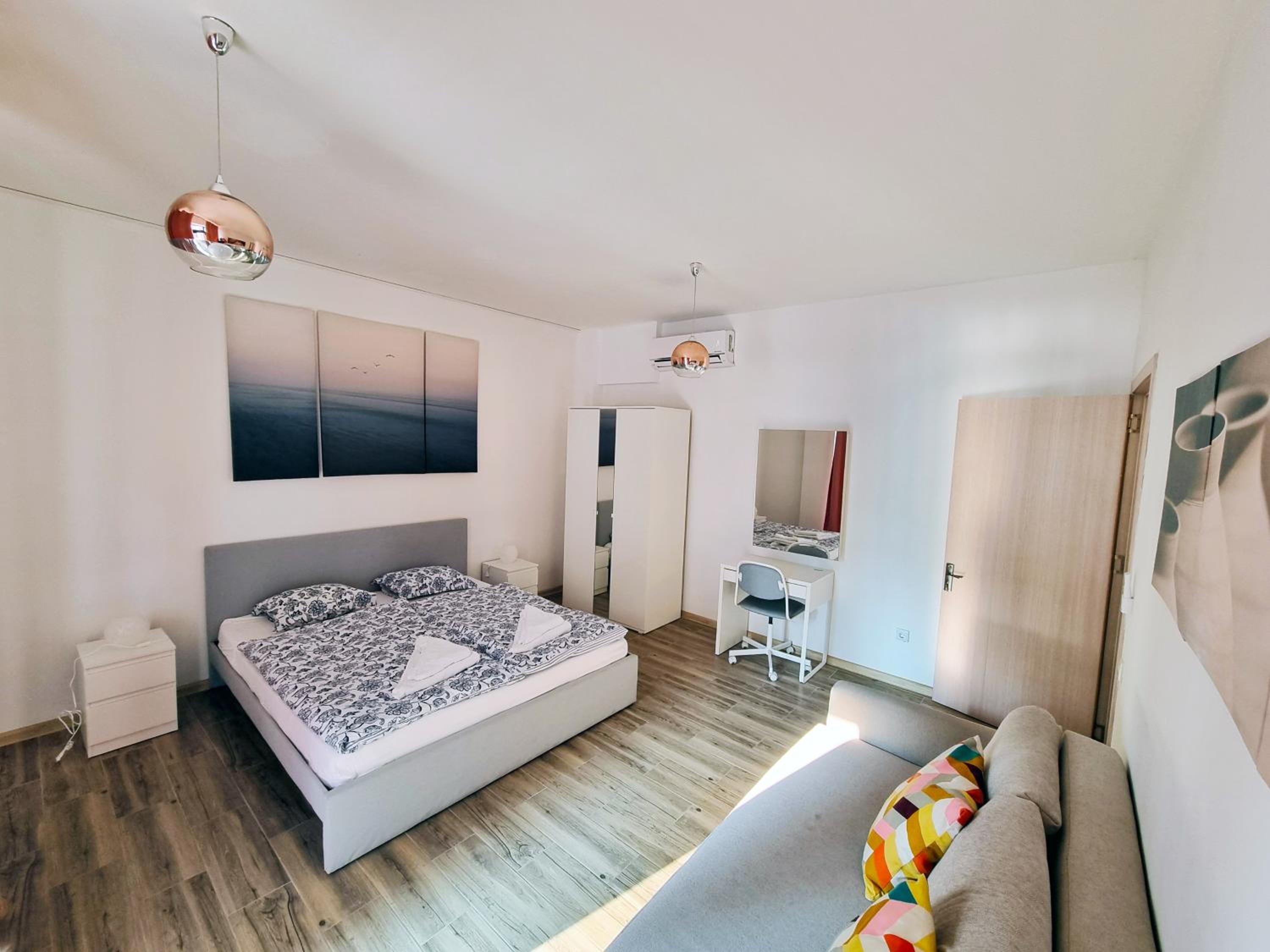 Deluxe One-Bedroom Apartment photo 2