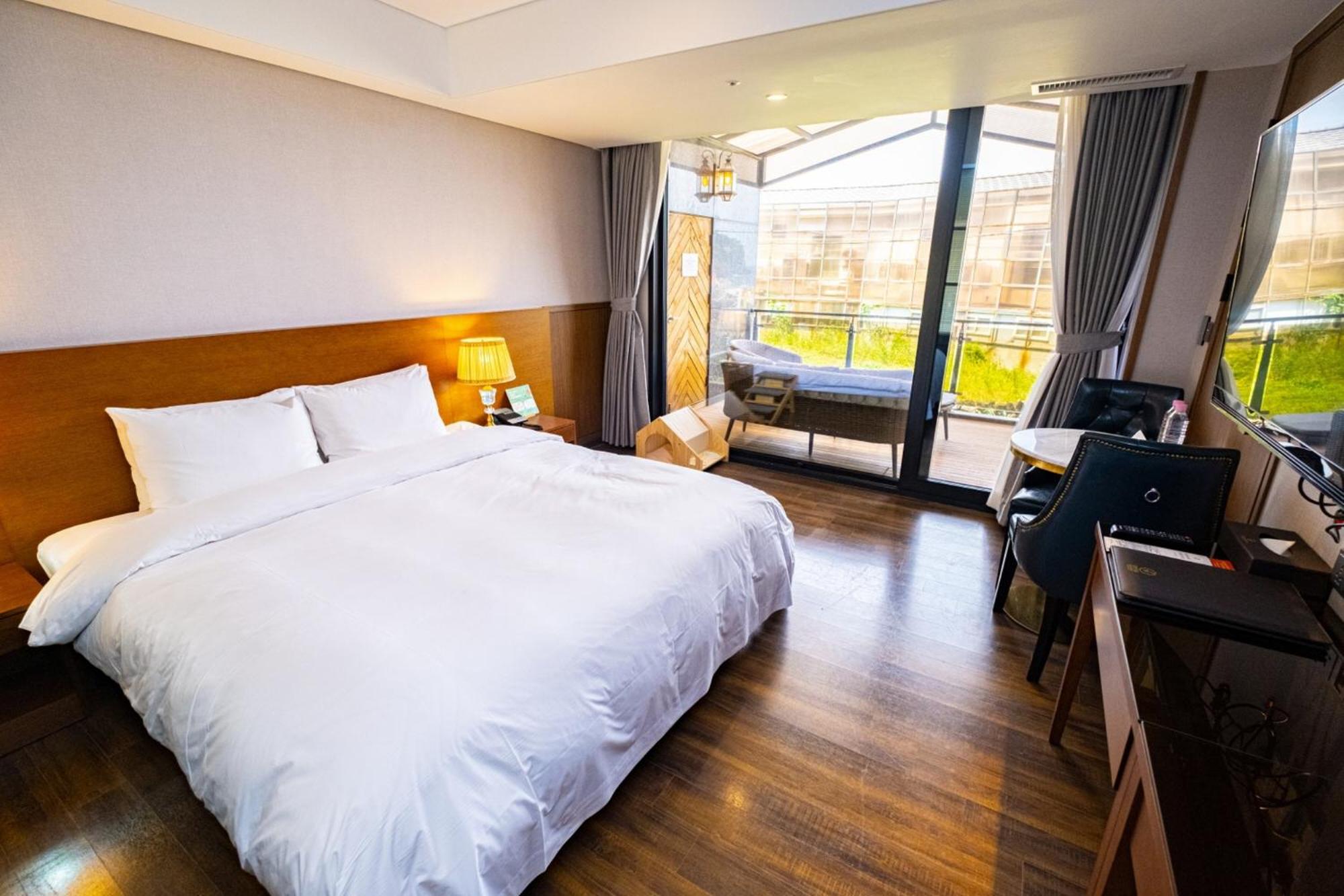 [Limited Offer] Terrace Double-Pet Friendly