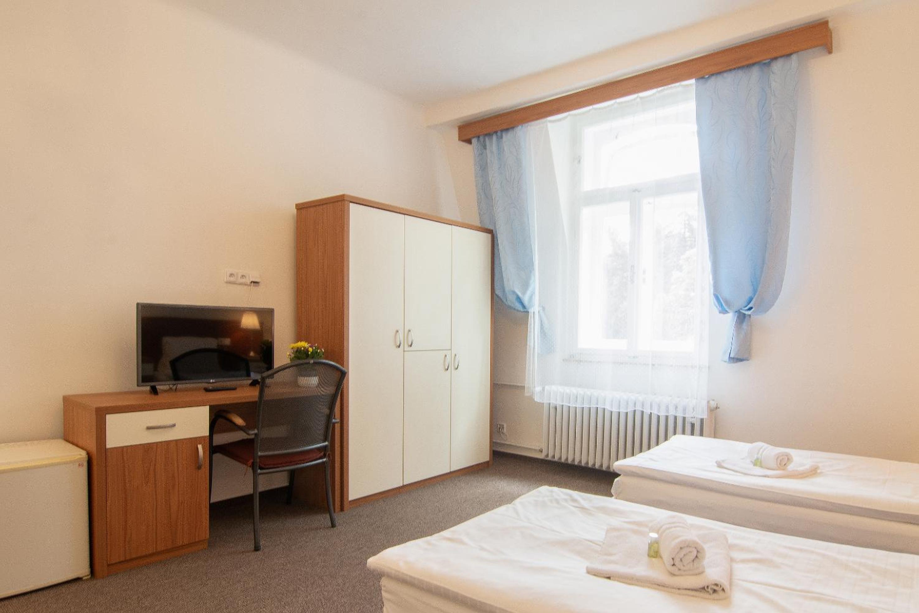 Double Room with Private External Bathroom photo 2