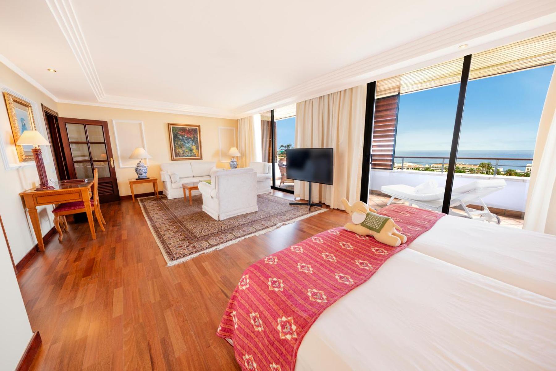 Ambassador Junior Suite with Sea View (1+1)