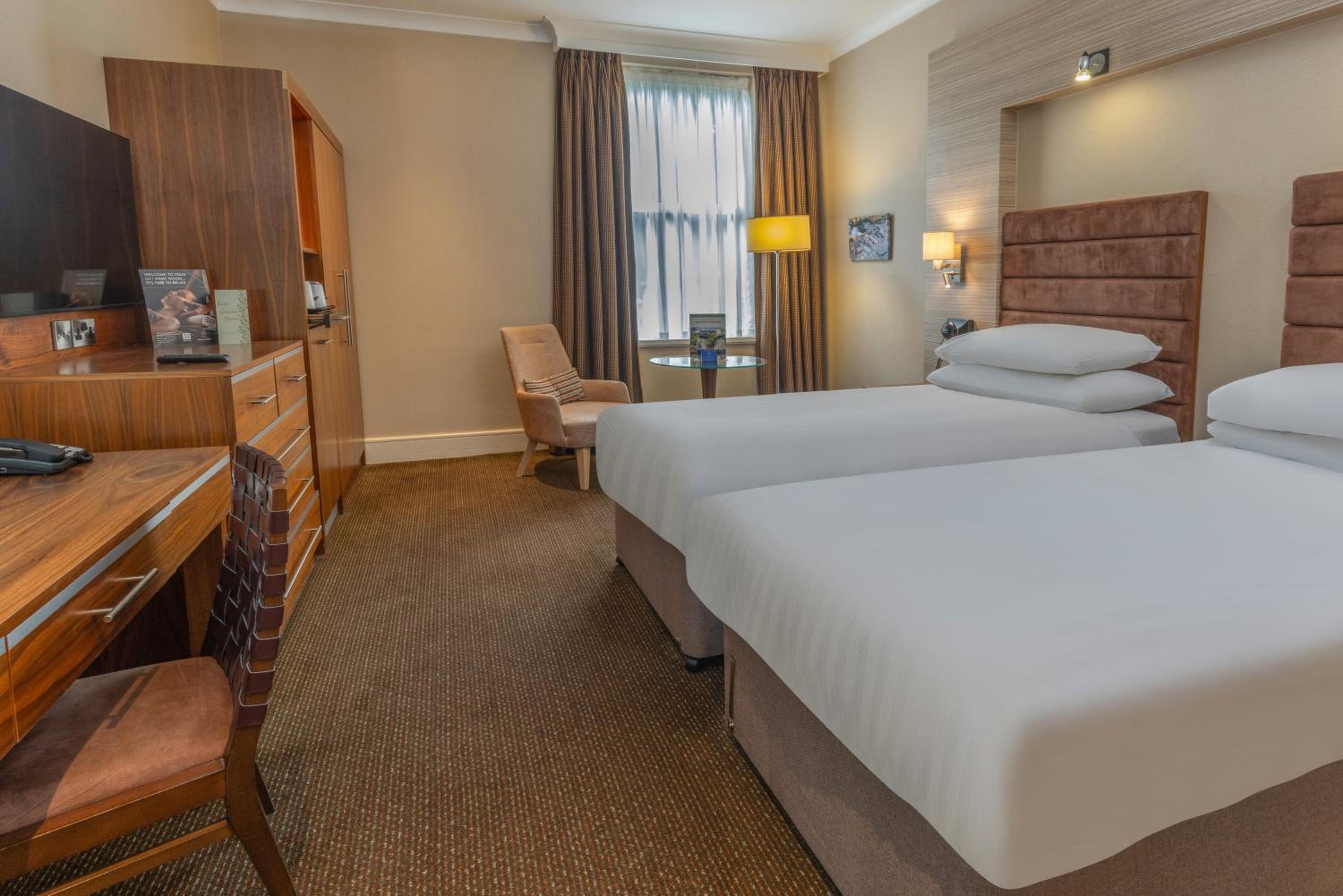 Classic Accessible Twin Room photo 3