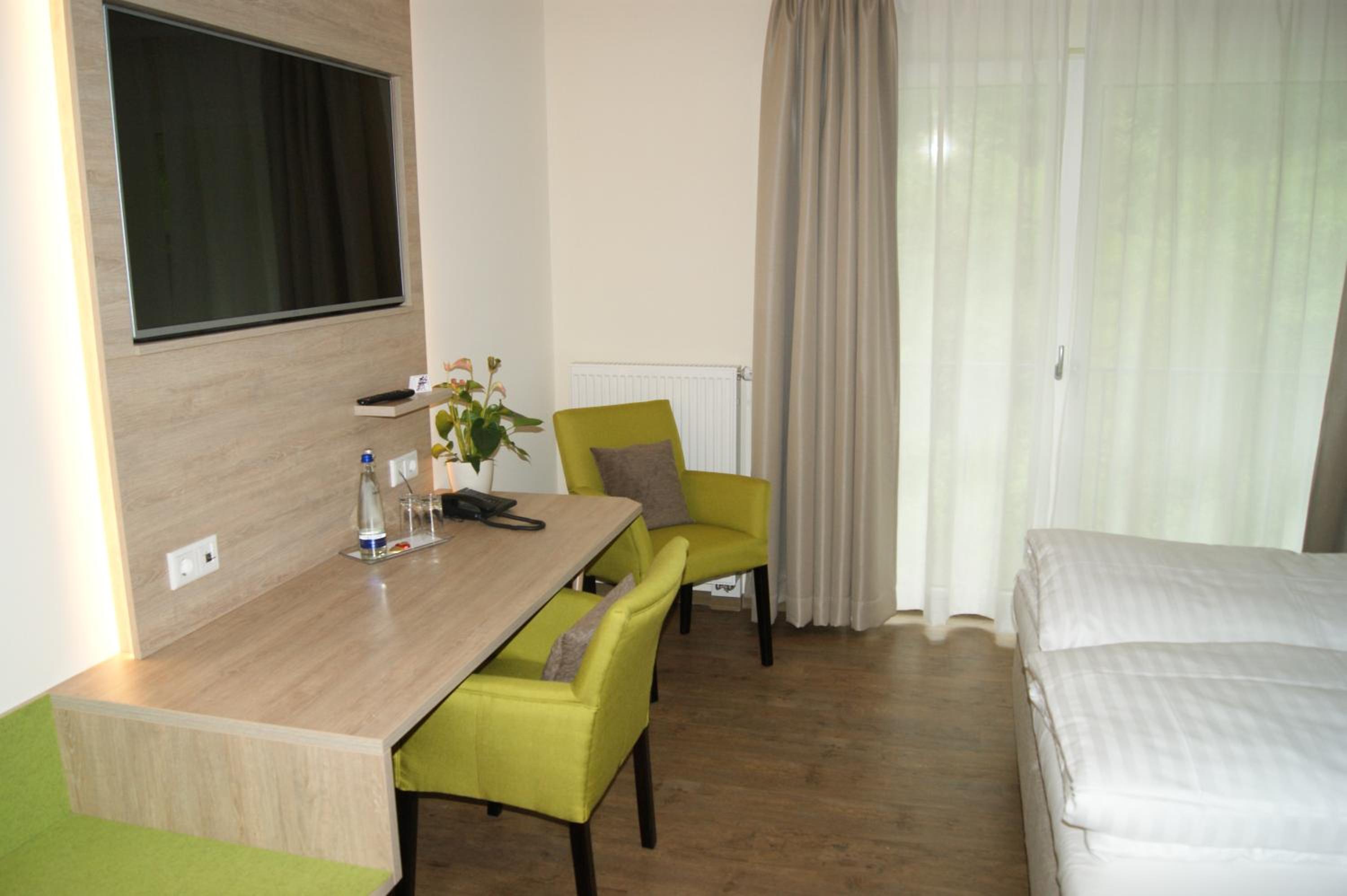 Deluxe Double Room with Balcony - Photo 3