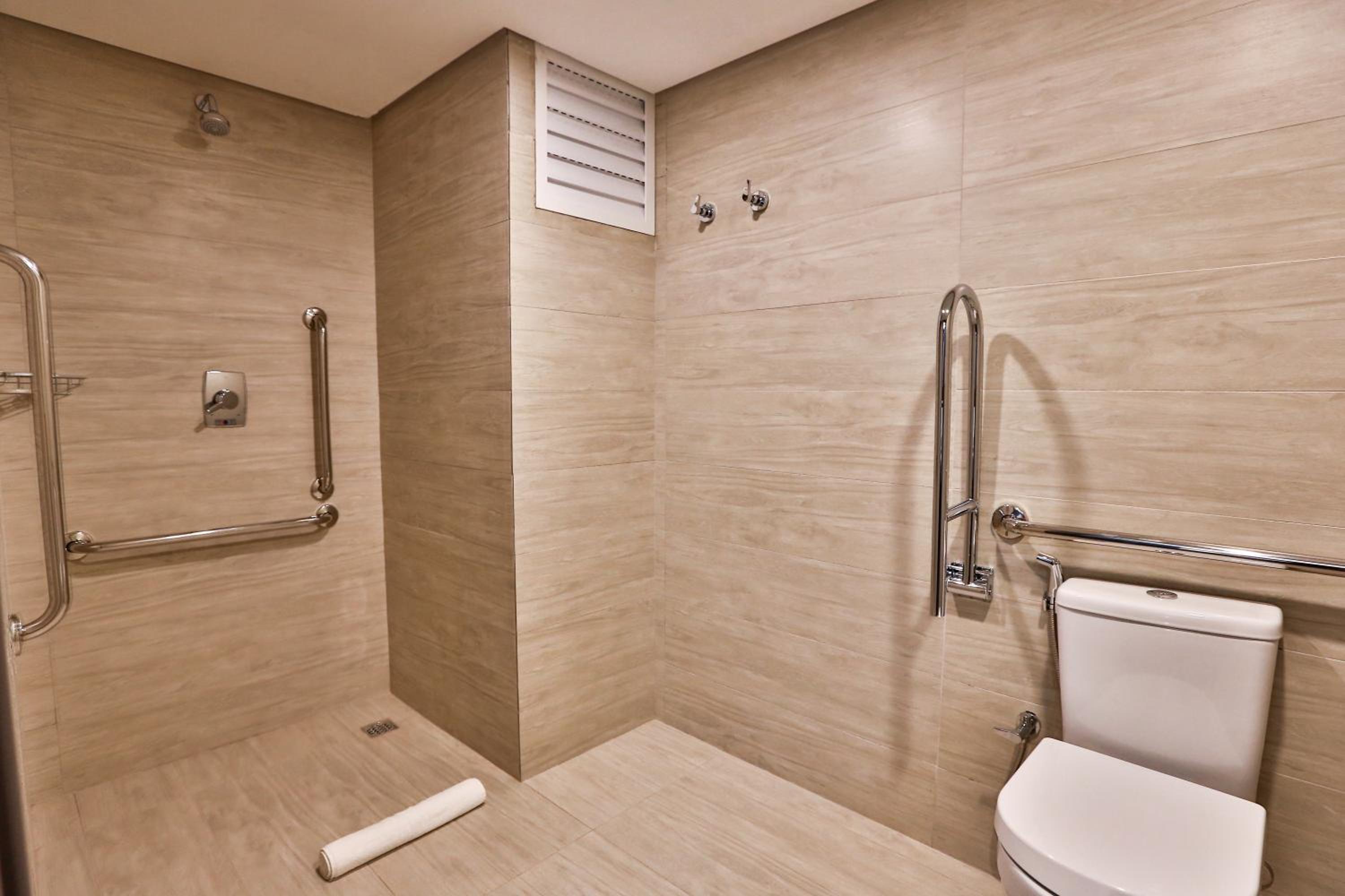 King Room with Roll-In Shower - Disability Access photo 1