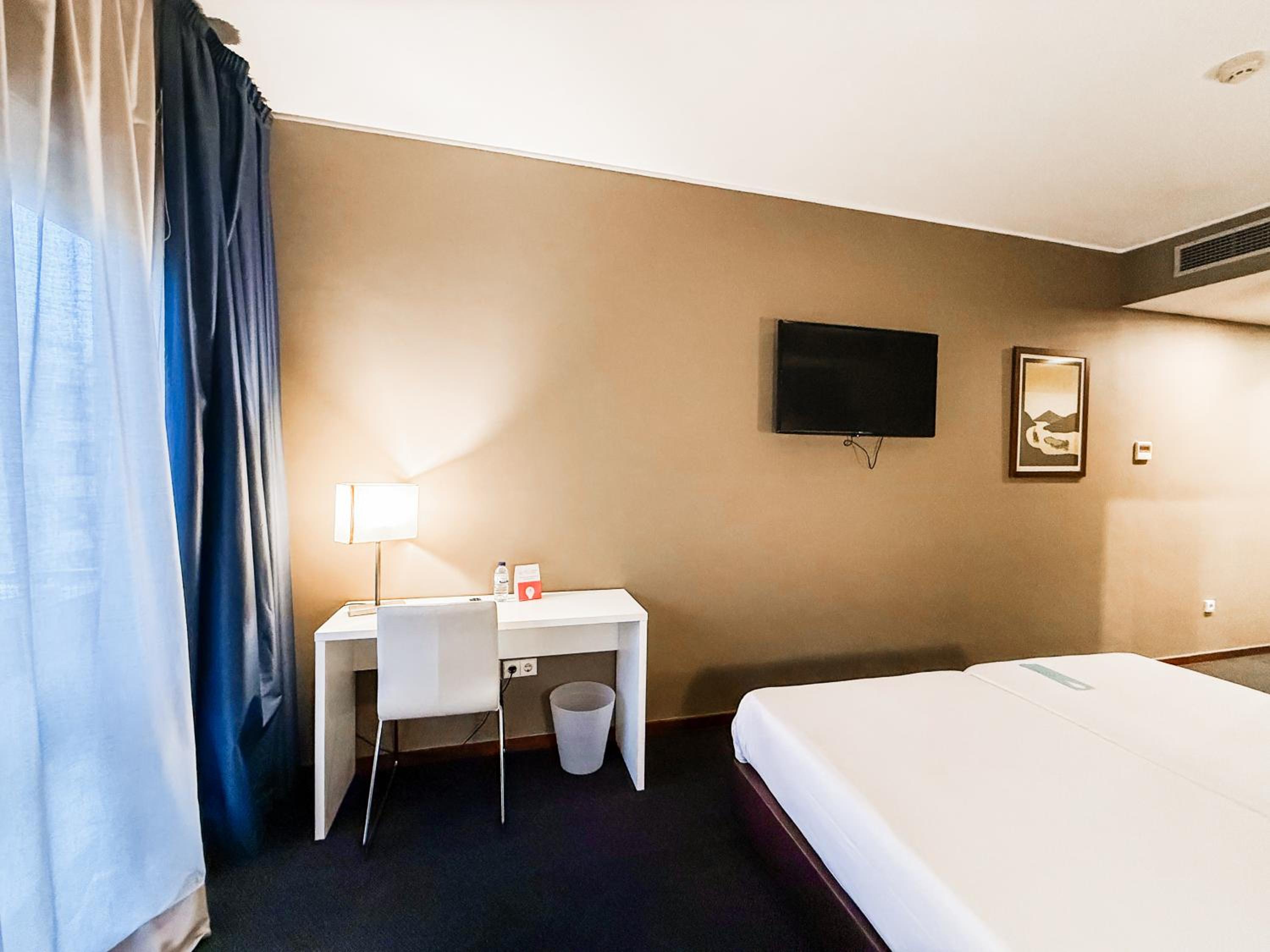 Standard Twin Room - Photo 3