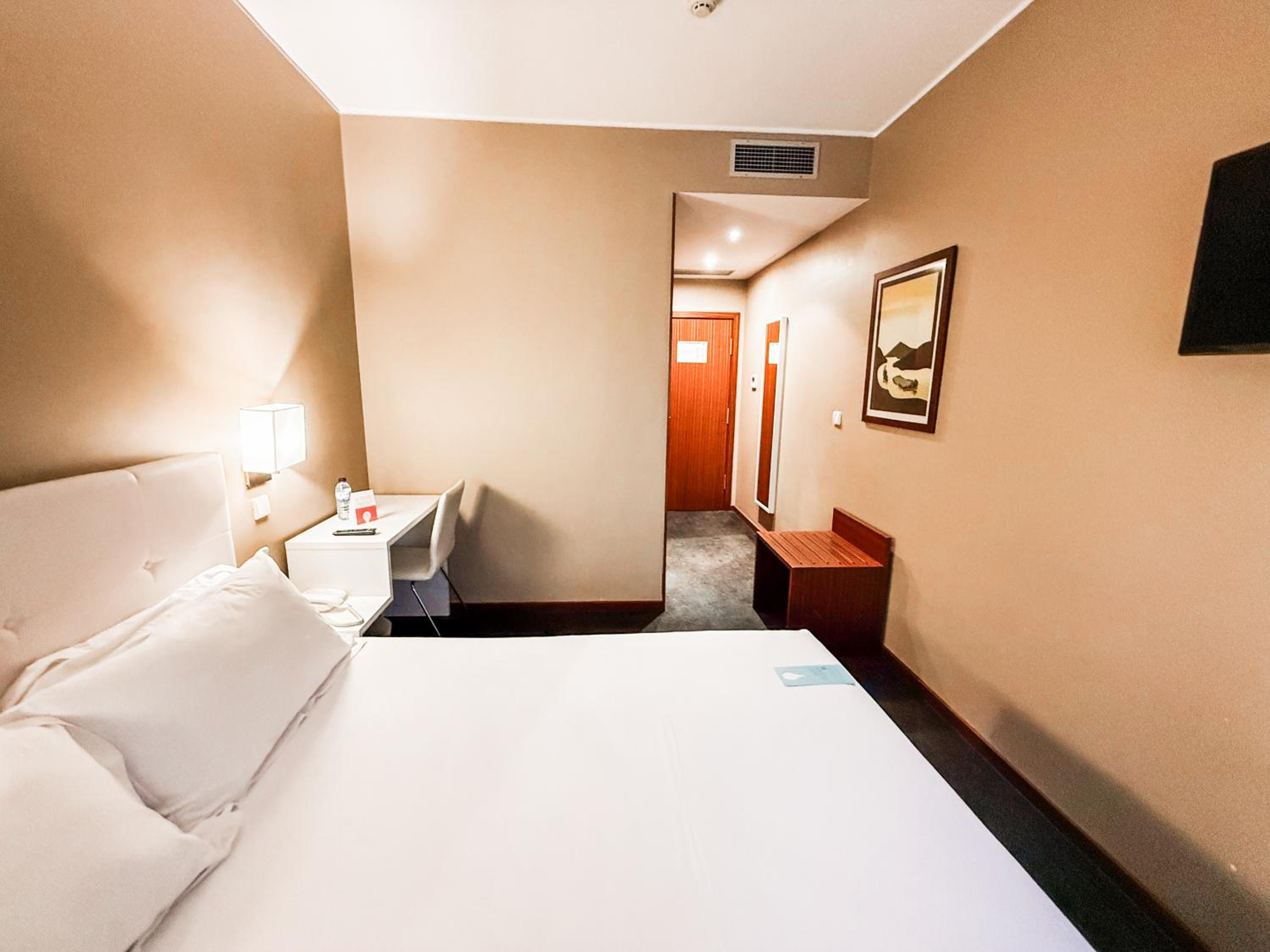 Double Room - Photo 6