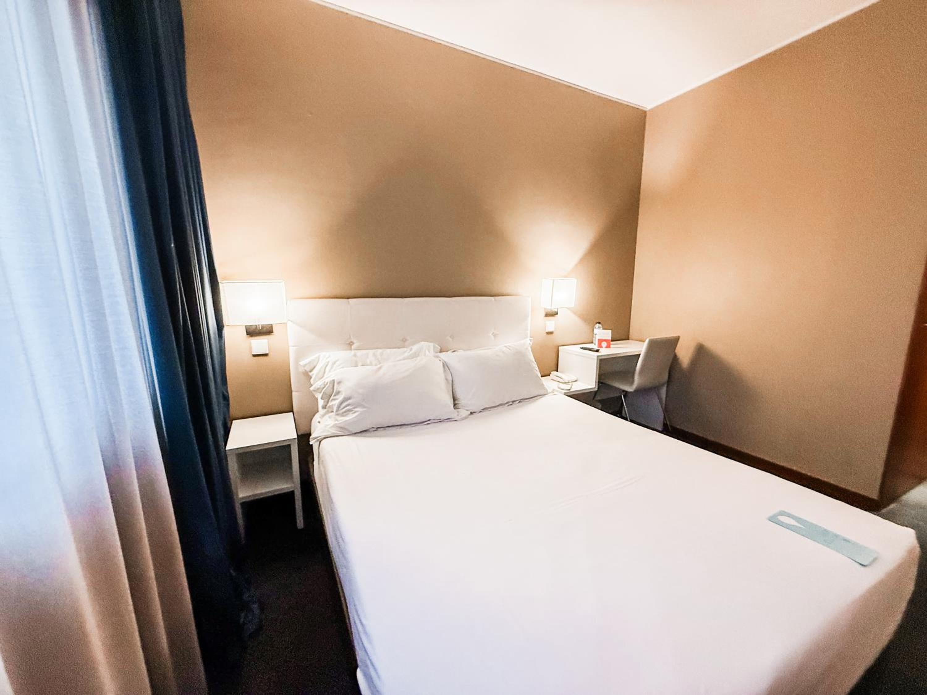Double Room - Photo 8