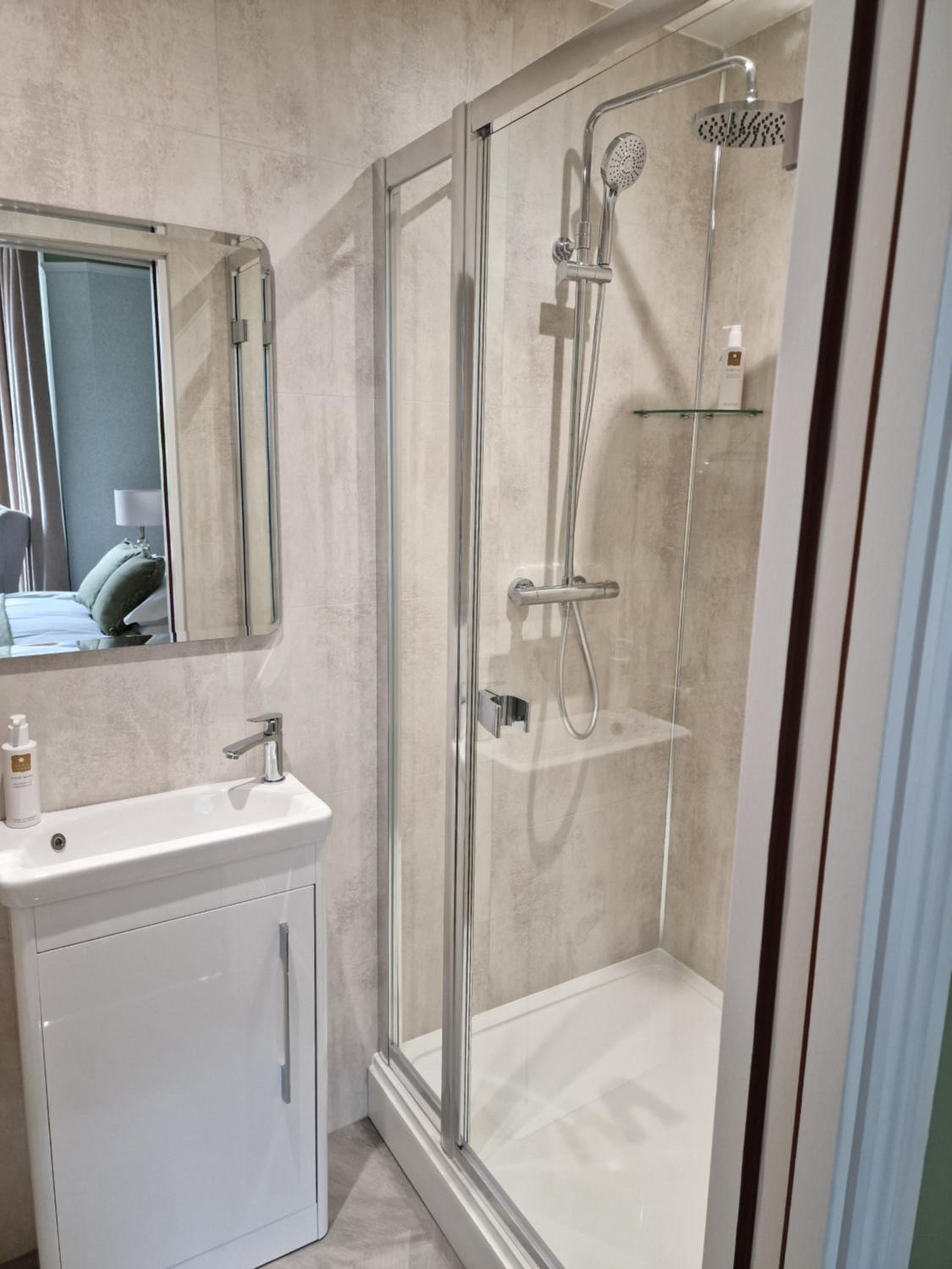 Deluxe Double Room with Shower