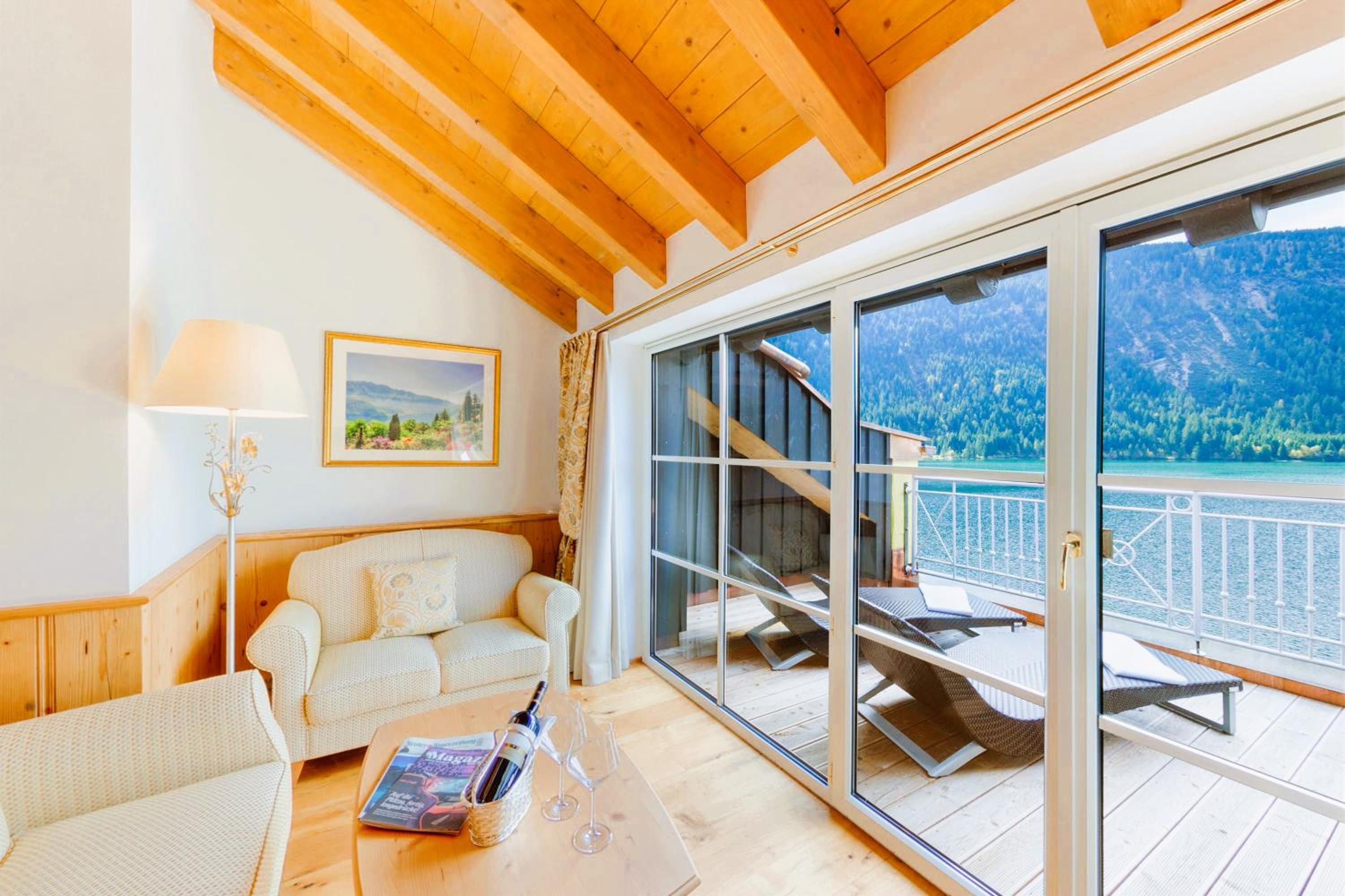 Suite with Lake View - Photo 1